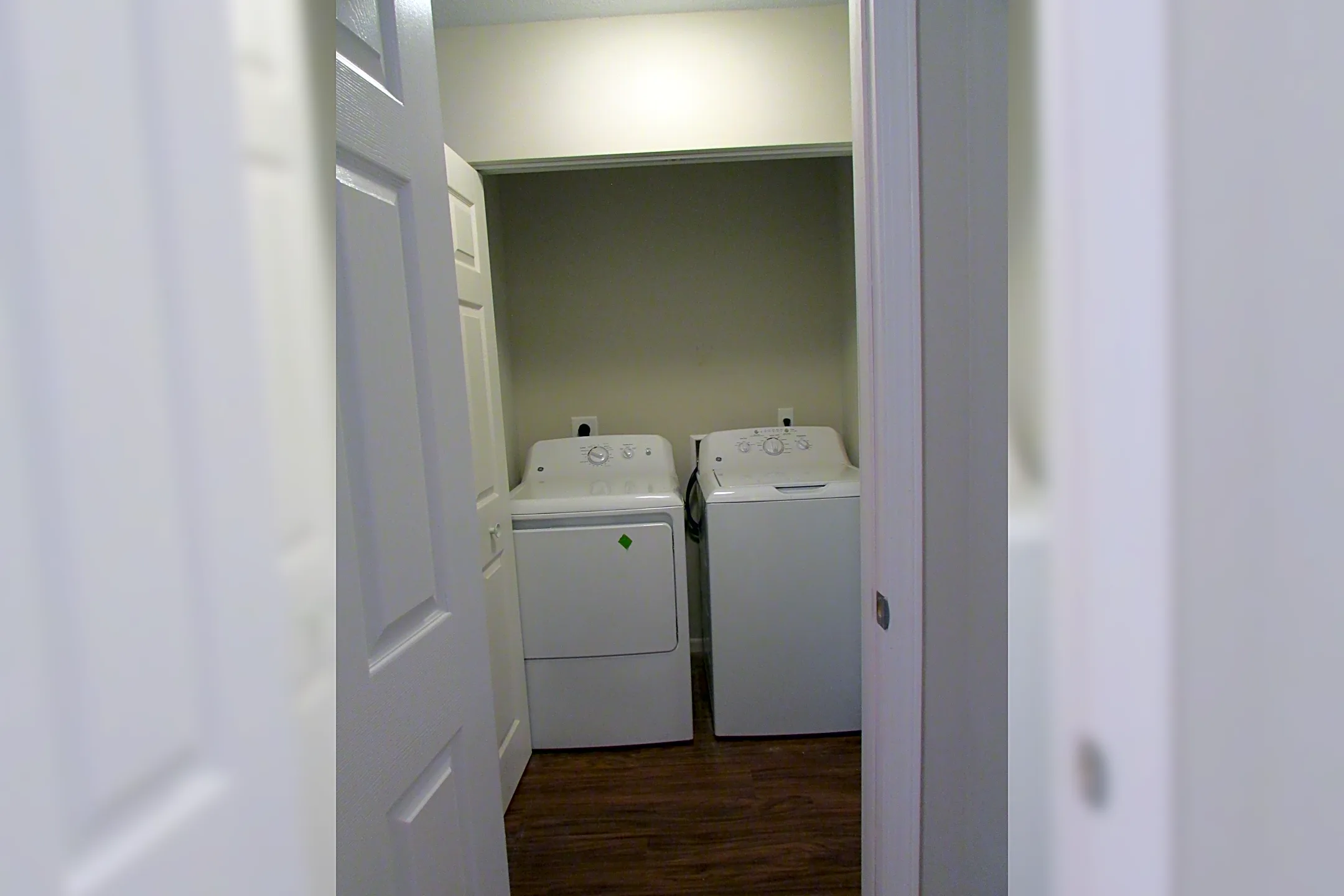 Rowan Apartments Parkersburg, WV 26101