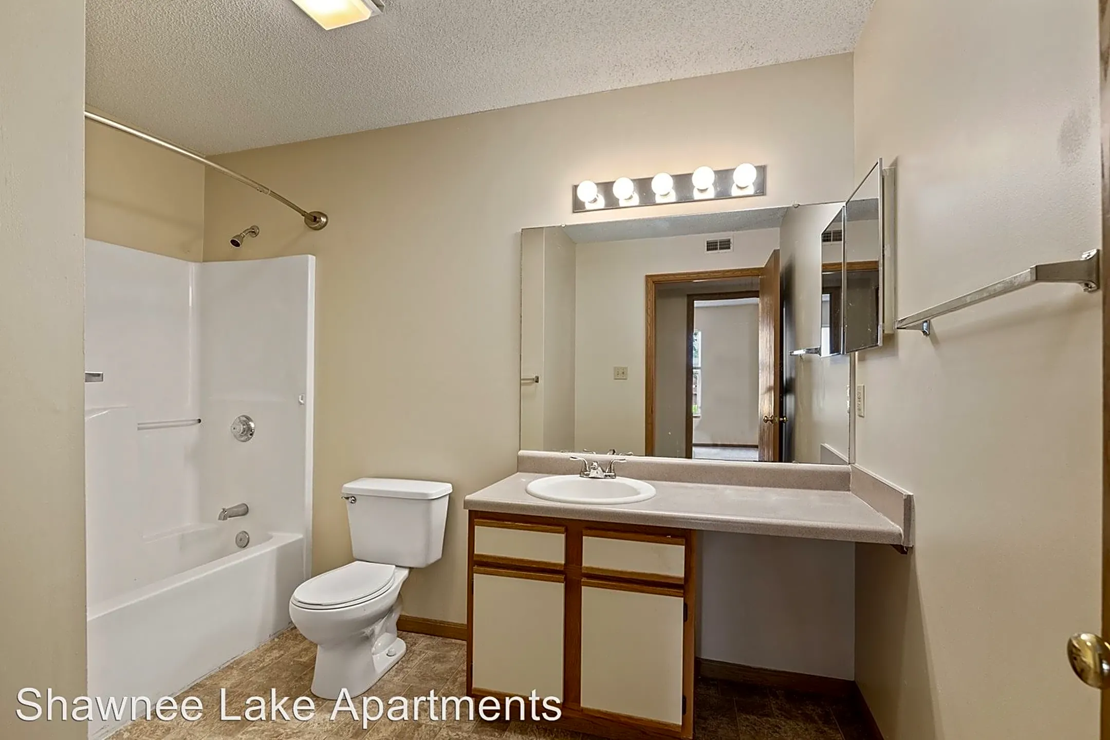 Shawnee Lake Apartments, LLC - 3613 SE 30th Ter, #109 | Topeka, KS for ...