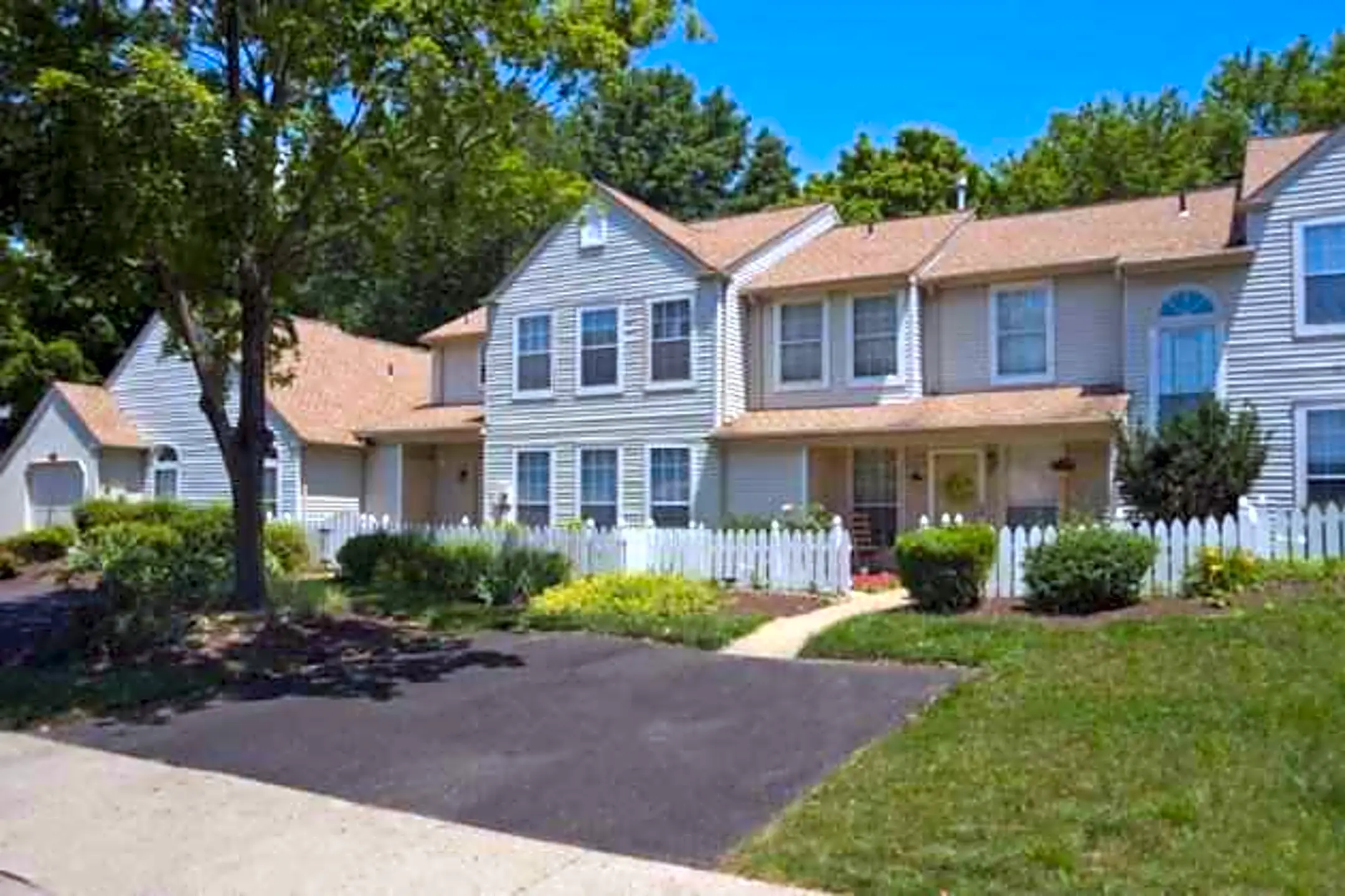 Building - Huntingdon Woods - Feasterville Trevose, PA