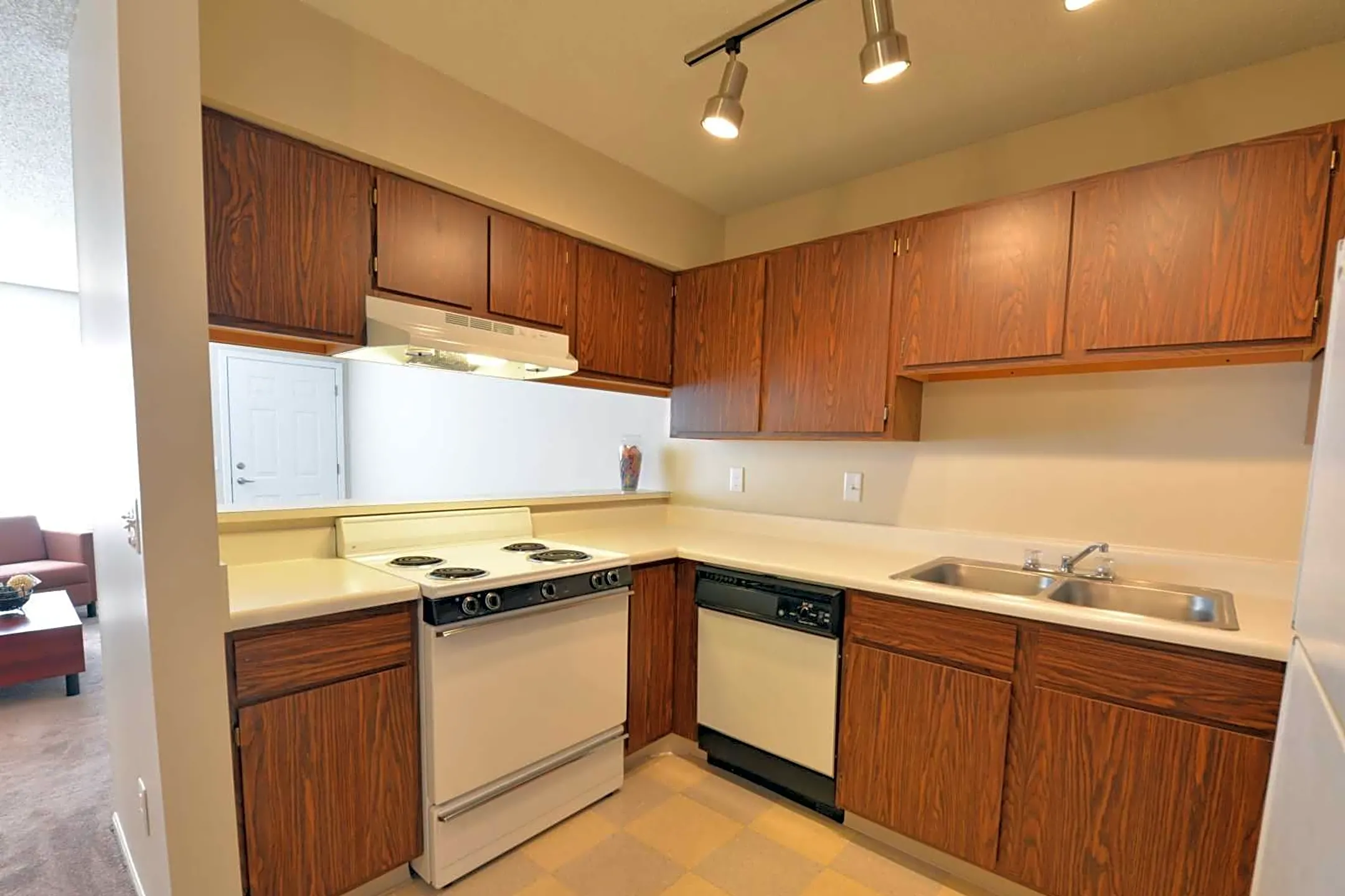 Kitchen - Coventry Apartments - Newark, OH