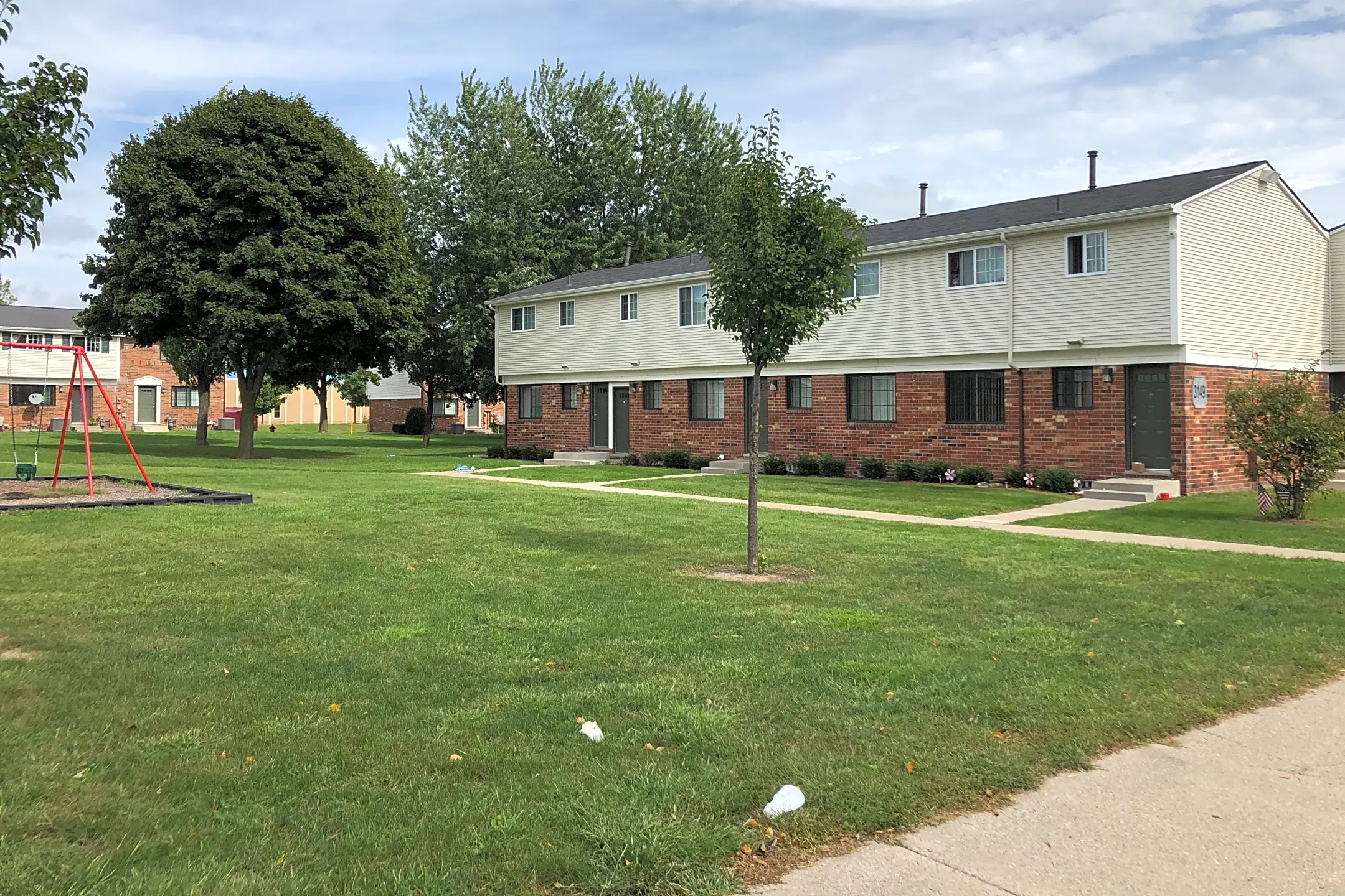 Village Manor Townhomes Apartments - Port Huron, MI 48060