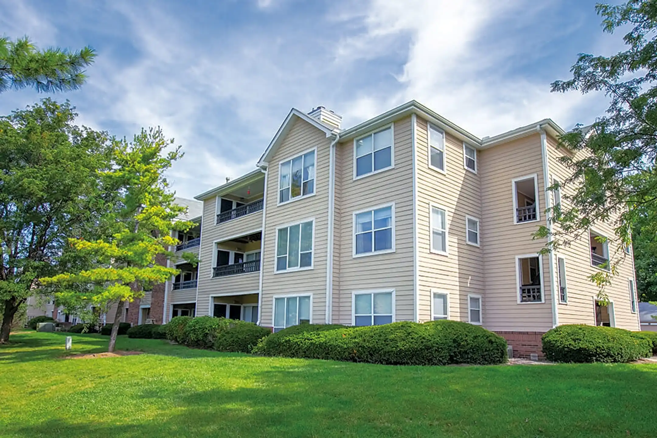 Saw Mill Village Apartments Columbus, OH 43235