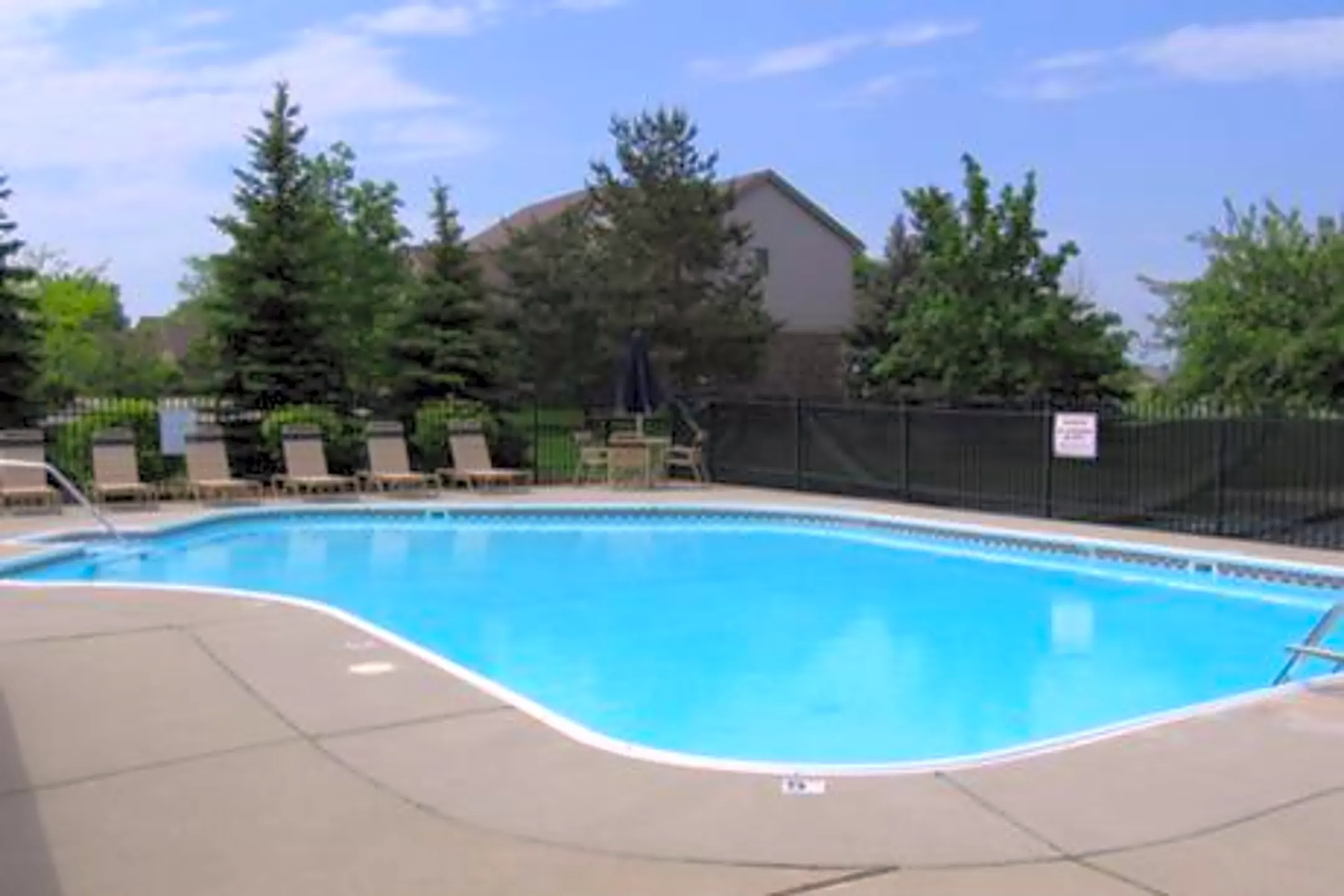 Rolling Hills Apartments Lapeer, MI 48446