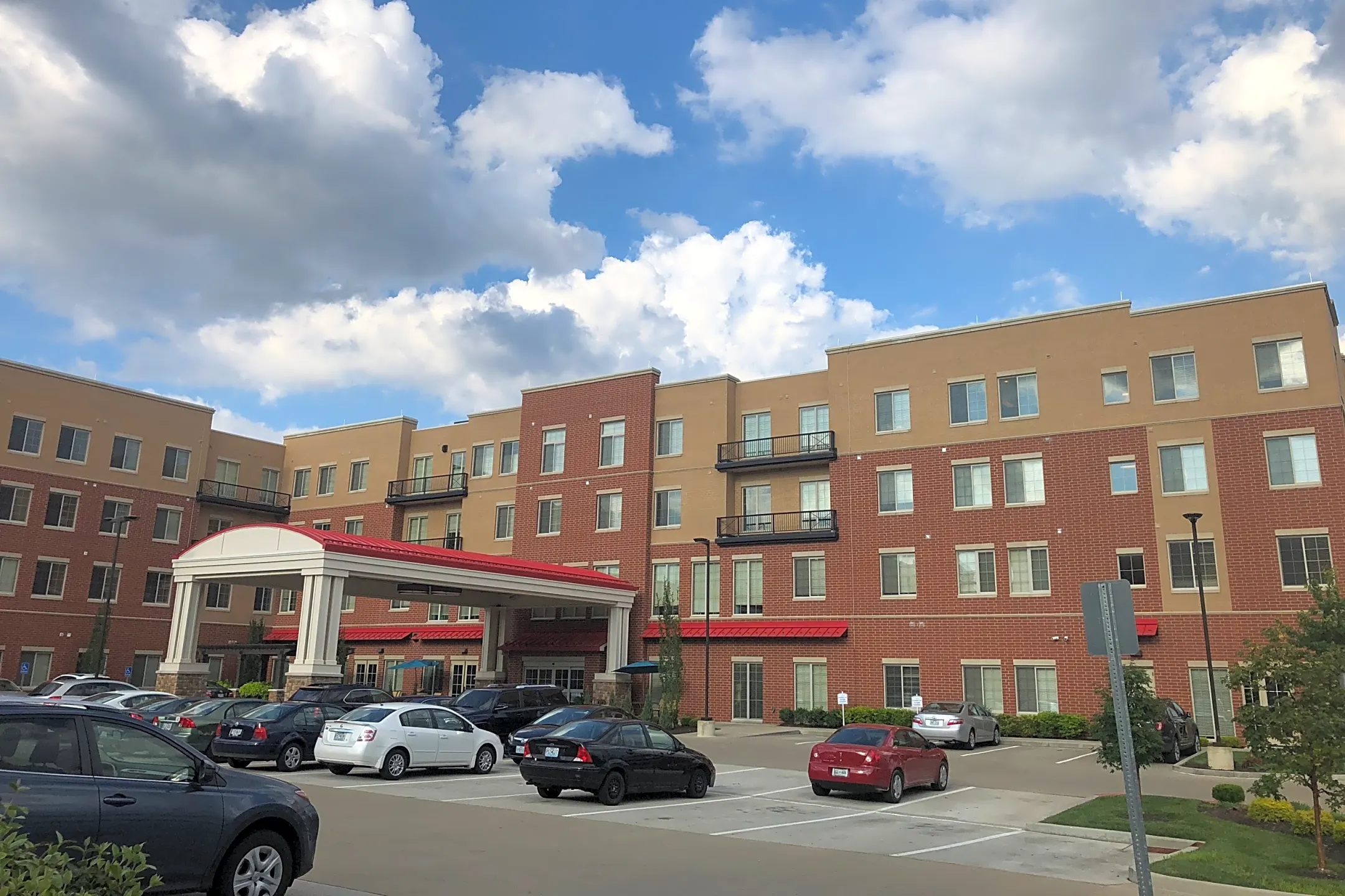 CREVE COEUR ASSISTED LIVING & MEMORY CARE Apartments - Saint Louis, MO ...