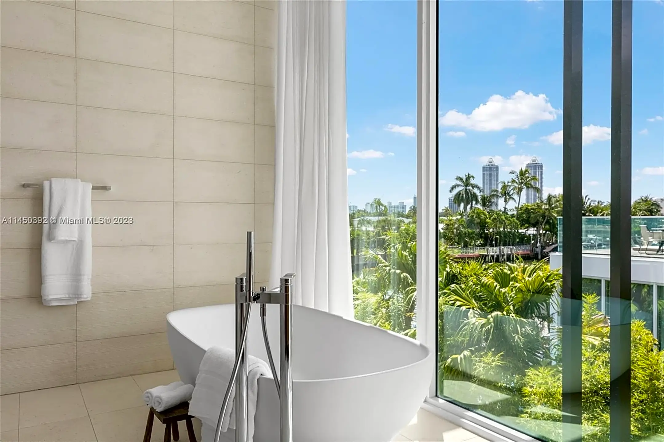 Bathroom - 1081 W 48th St - Miami Beach, FL