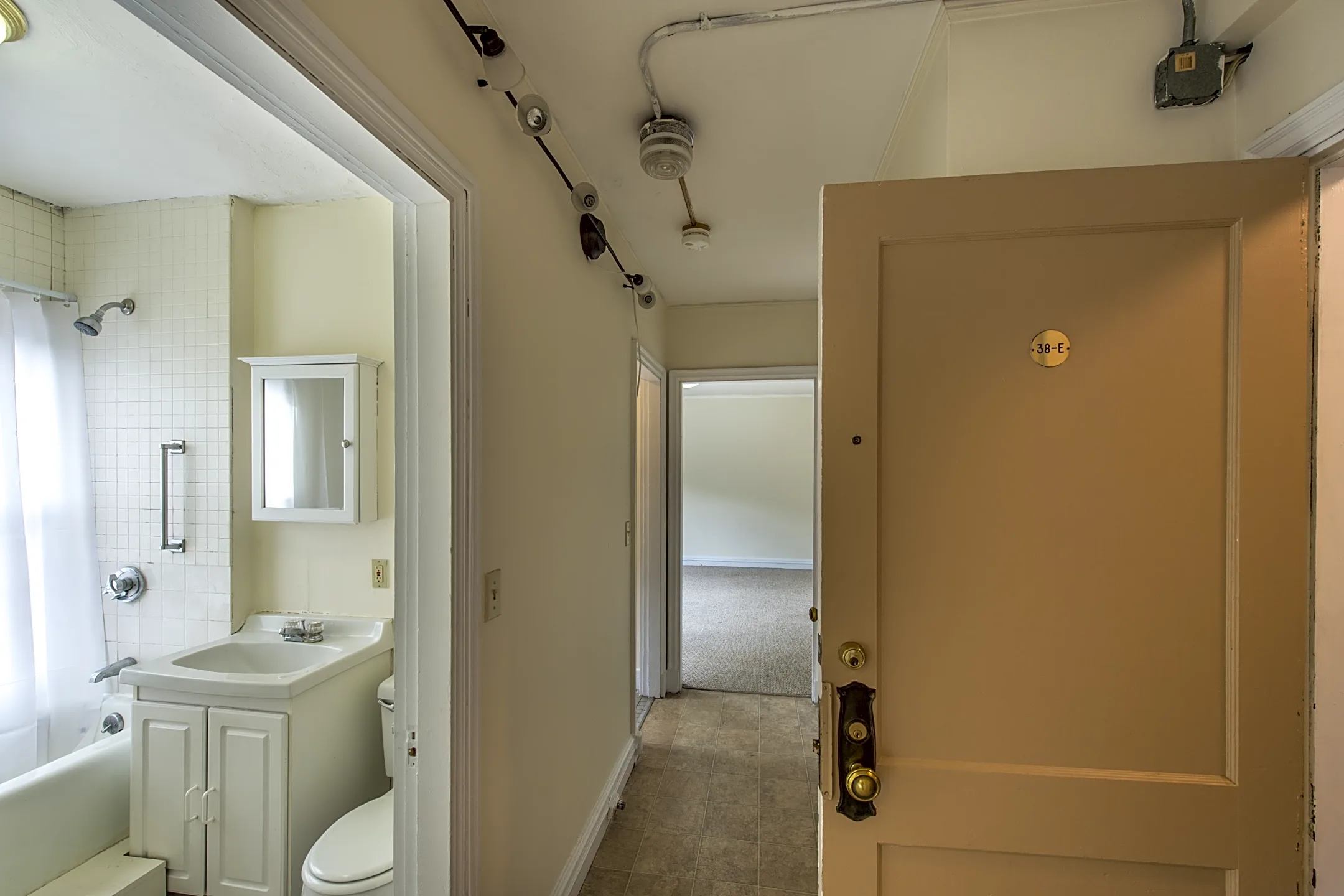 Bathroom - Longfellow Apartments - Cambridge, MA