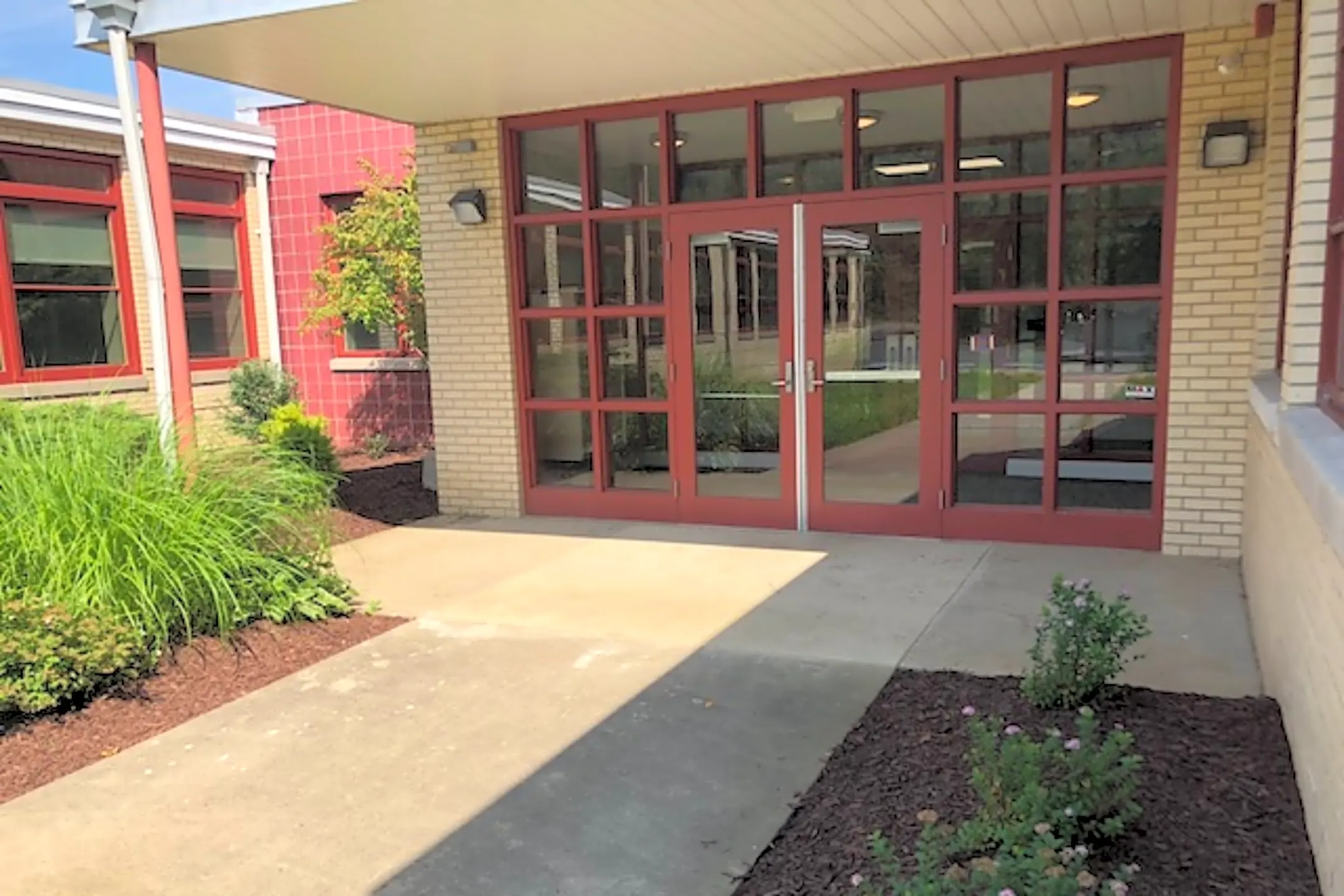 Laurel Point Apartments 1141 Airport Road Vandergrift, PA