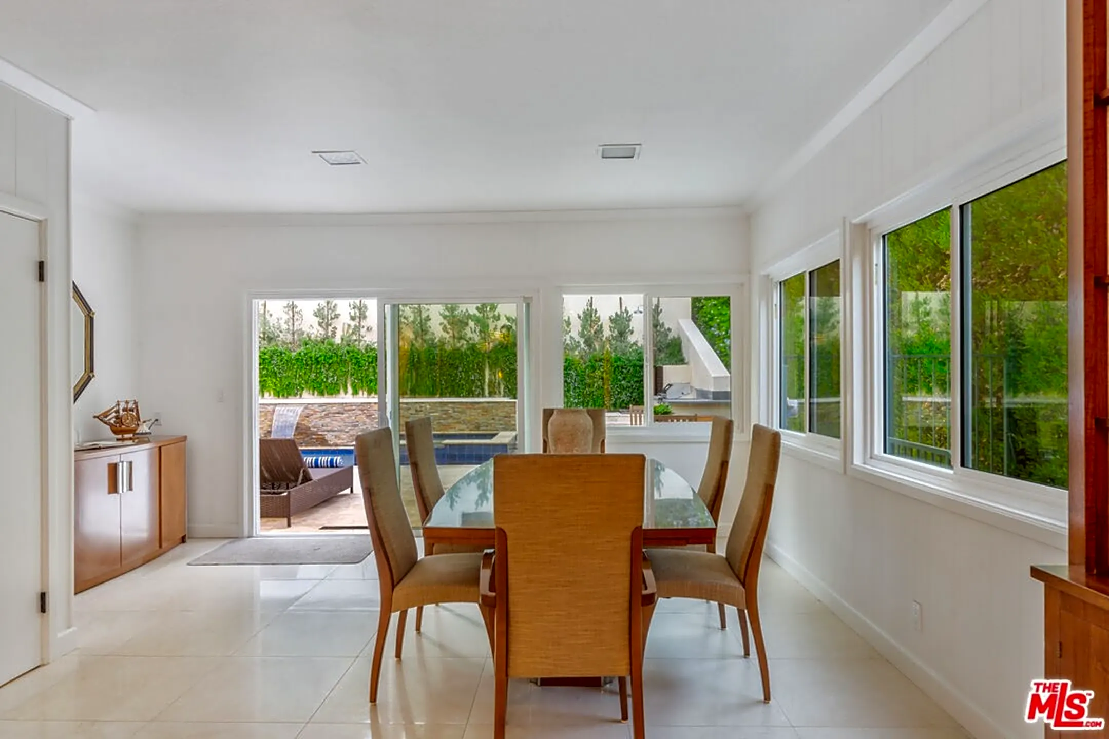 Dining Room - 3771 Longview Valley Rd - Los Angeles, CA