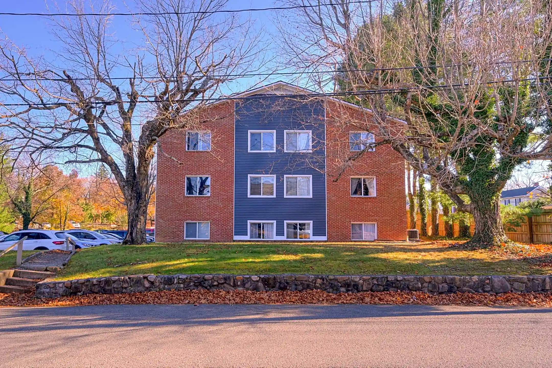 313/315 Clay St Apartments Blacksburg, VA 24060