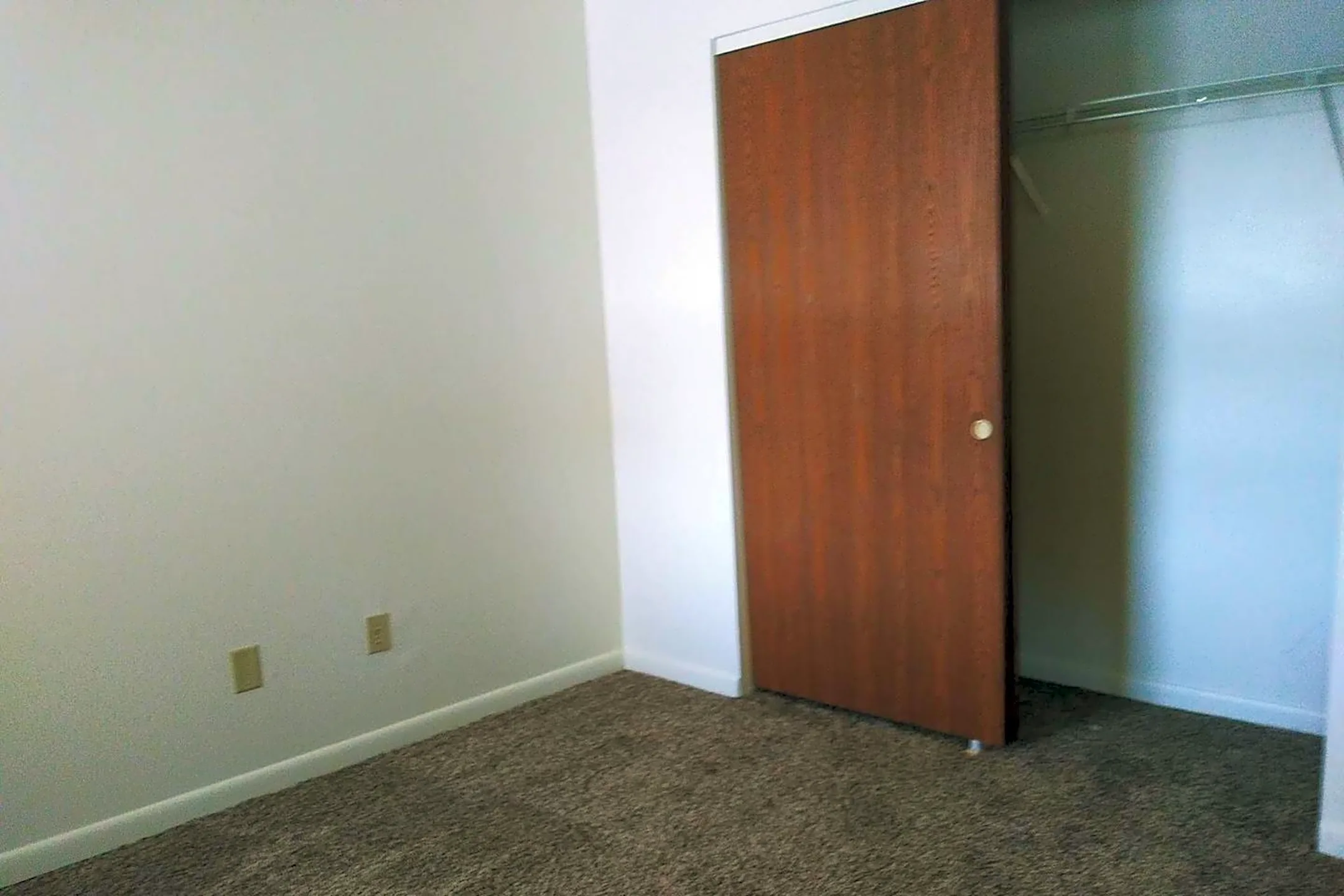 Spacious two and three bedroom homes 2300 N. 20th Pl. Independence, KS Apartments for Rent