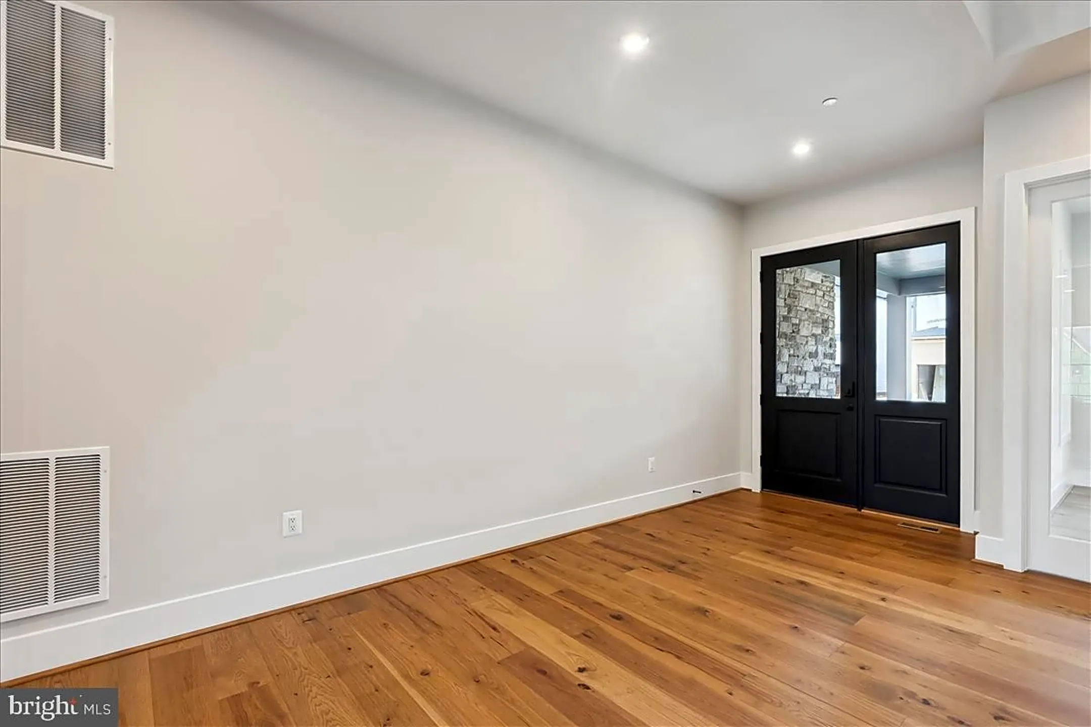 6819 Isabella St - Bethesda, MD
