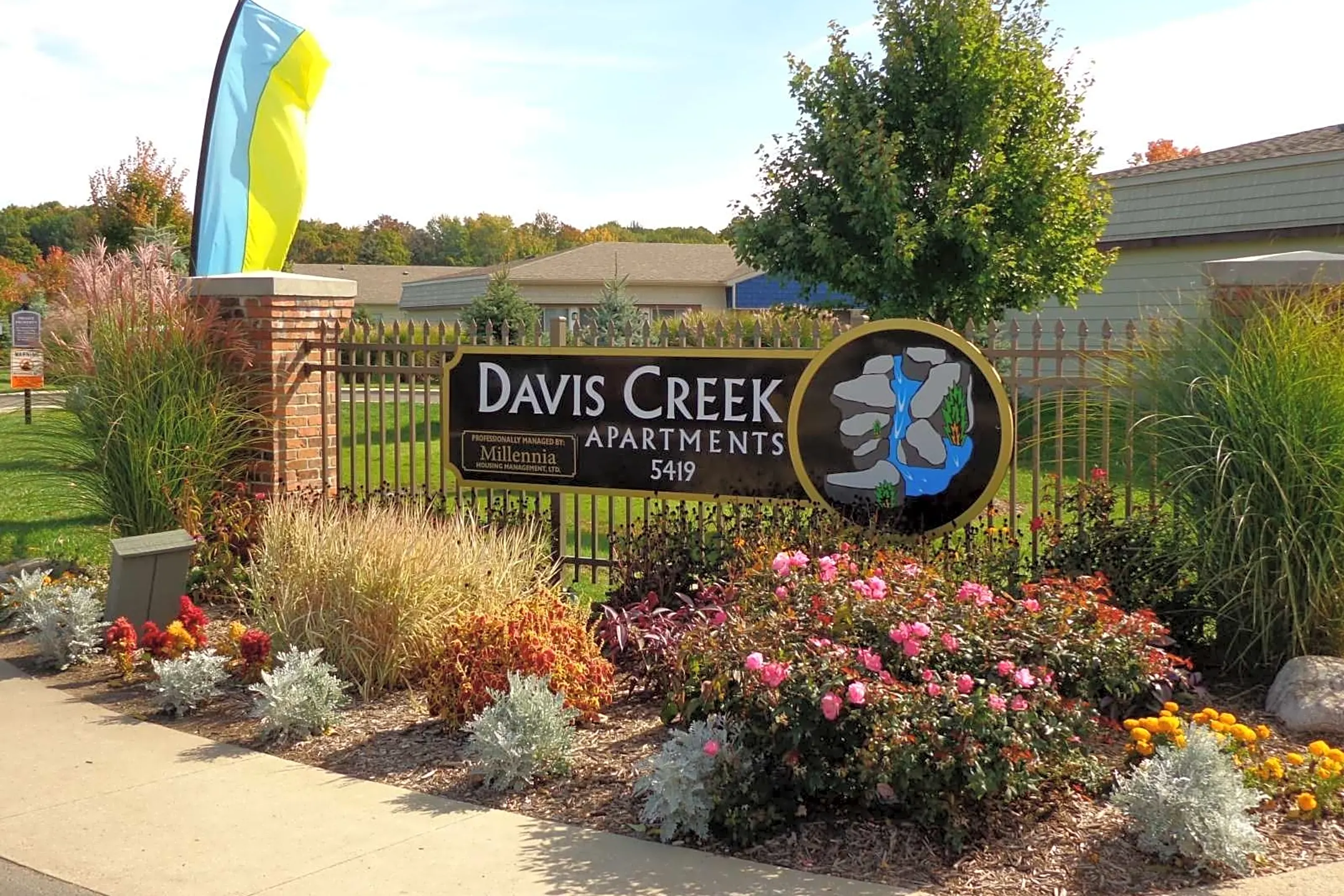 Davis Creek Apartments - Portage, MI 49002