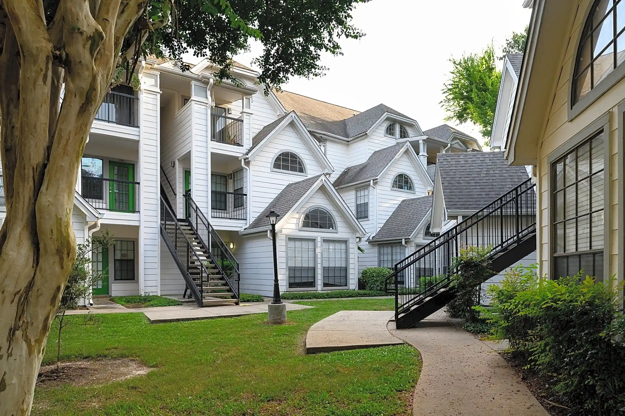 The Grove at White Oak 1710 West TC Jester Houston, TX Apartments