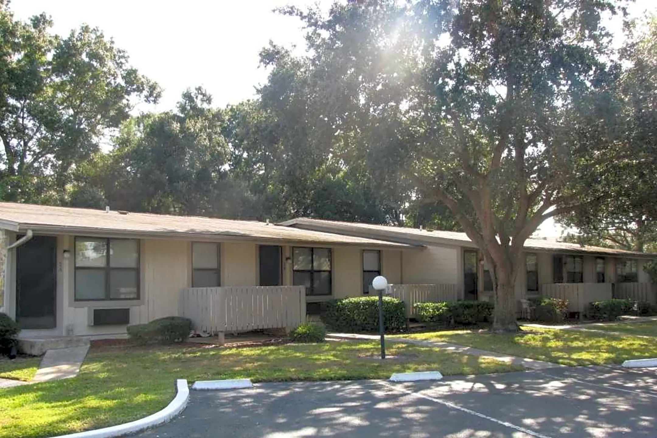 Pinellas Pines Apartments - Pinellas Park, Fl 33781