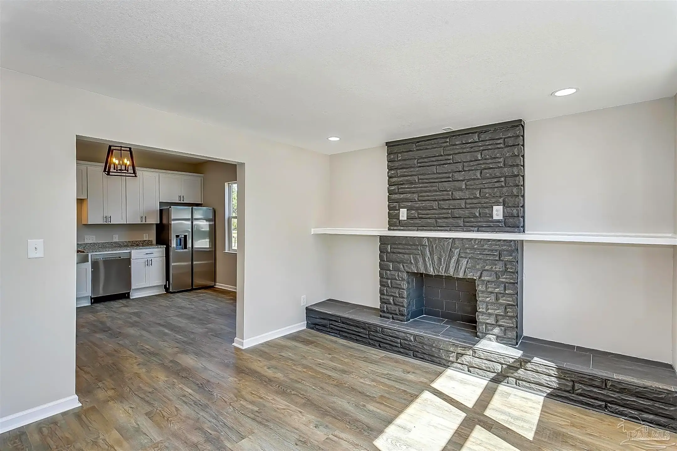 Living Room - 1100 E La Rua St - Pensacola, FL
