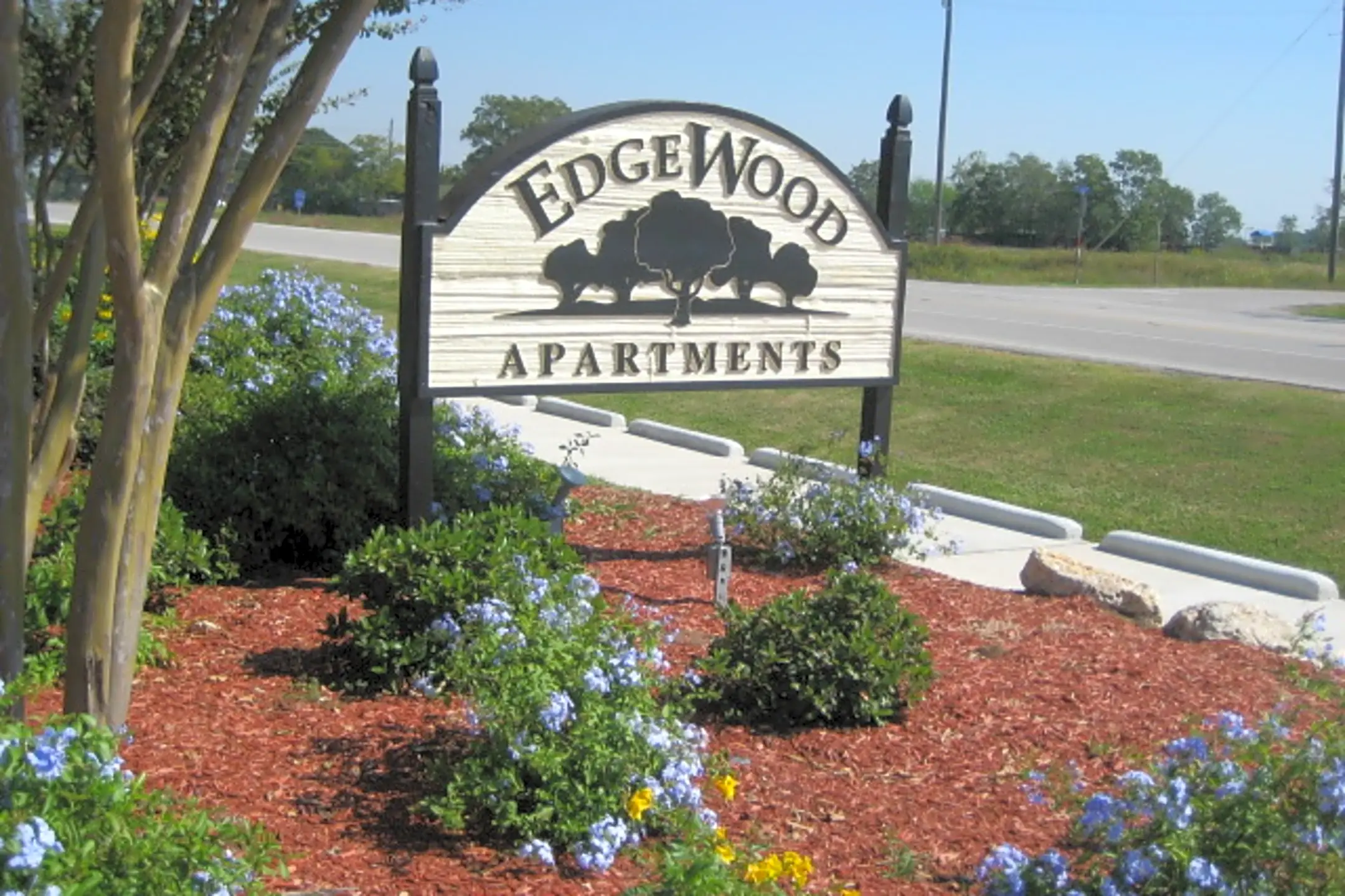 Edgewood Apartments 1601 Highway 90 W Sealy, TX Apartments for Rent