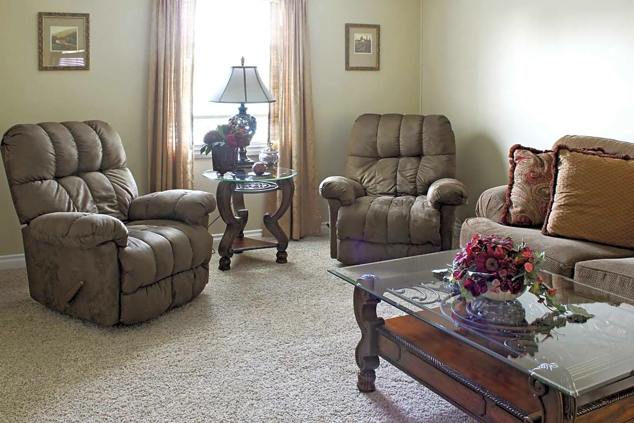 Living Room - Lake View Shores - Maumee, OH