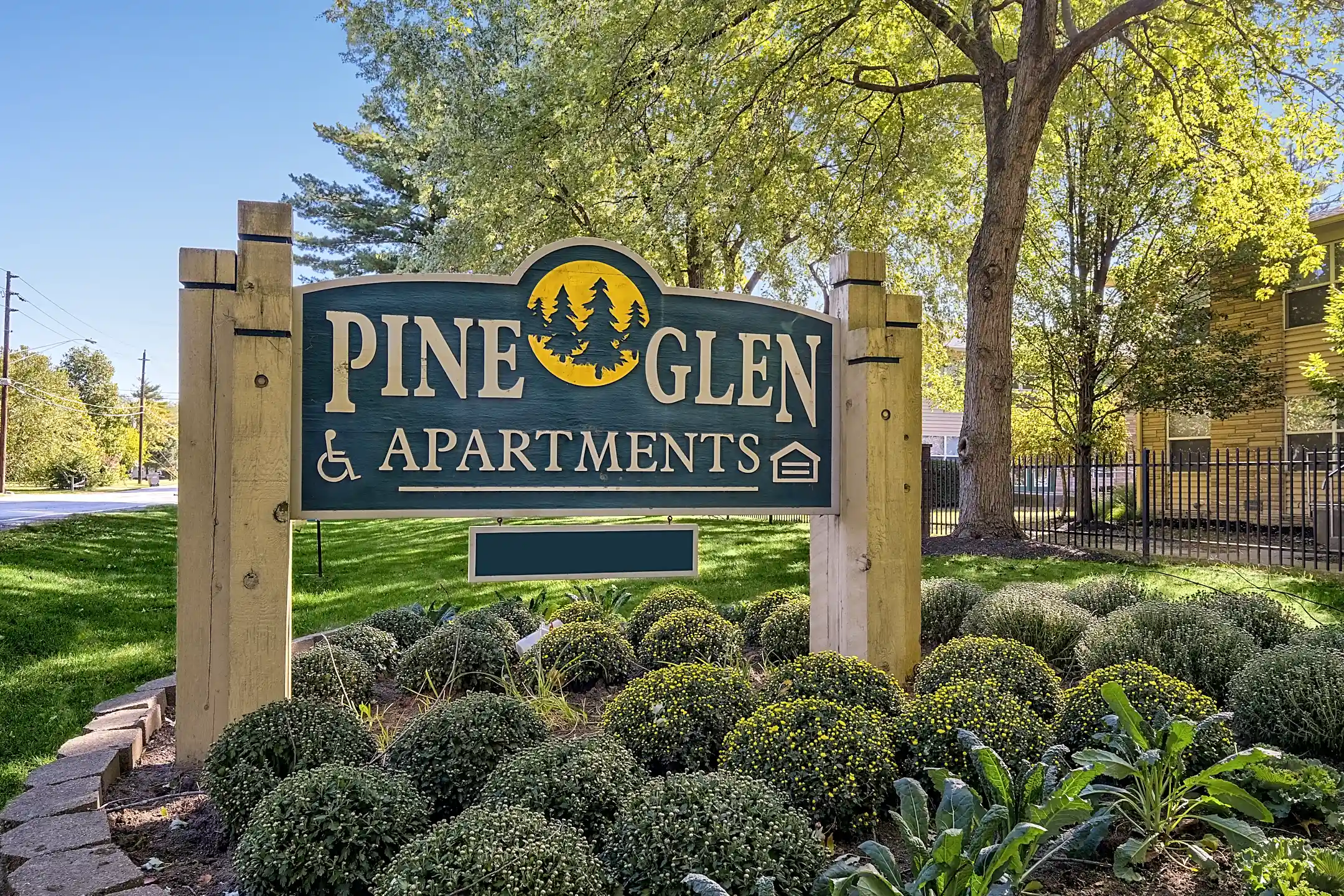 Pine Glen Apartments Indianapolis, IN 46227