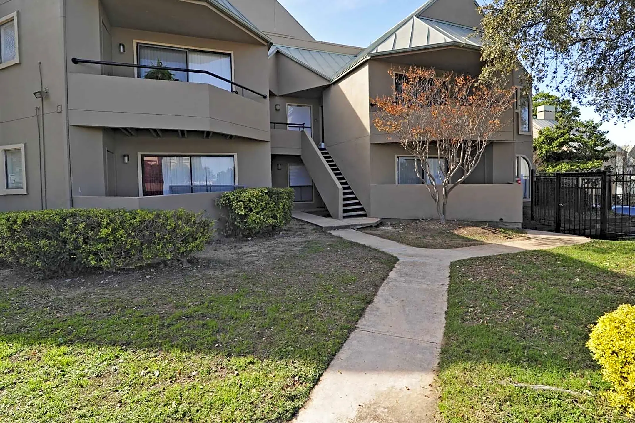 Building - 4000 Horizon Hill Apartments - San Antonio, TX