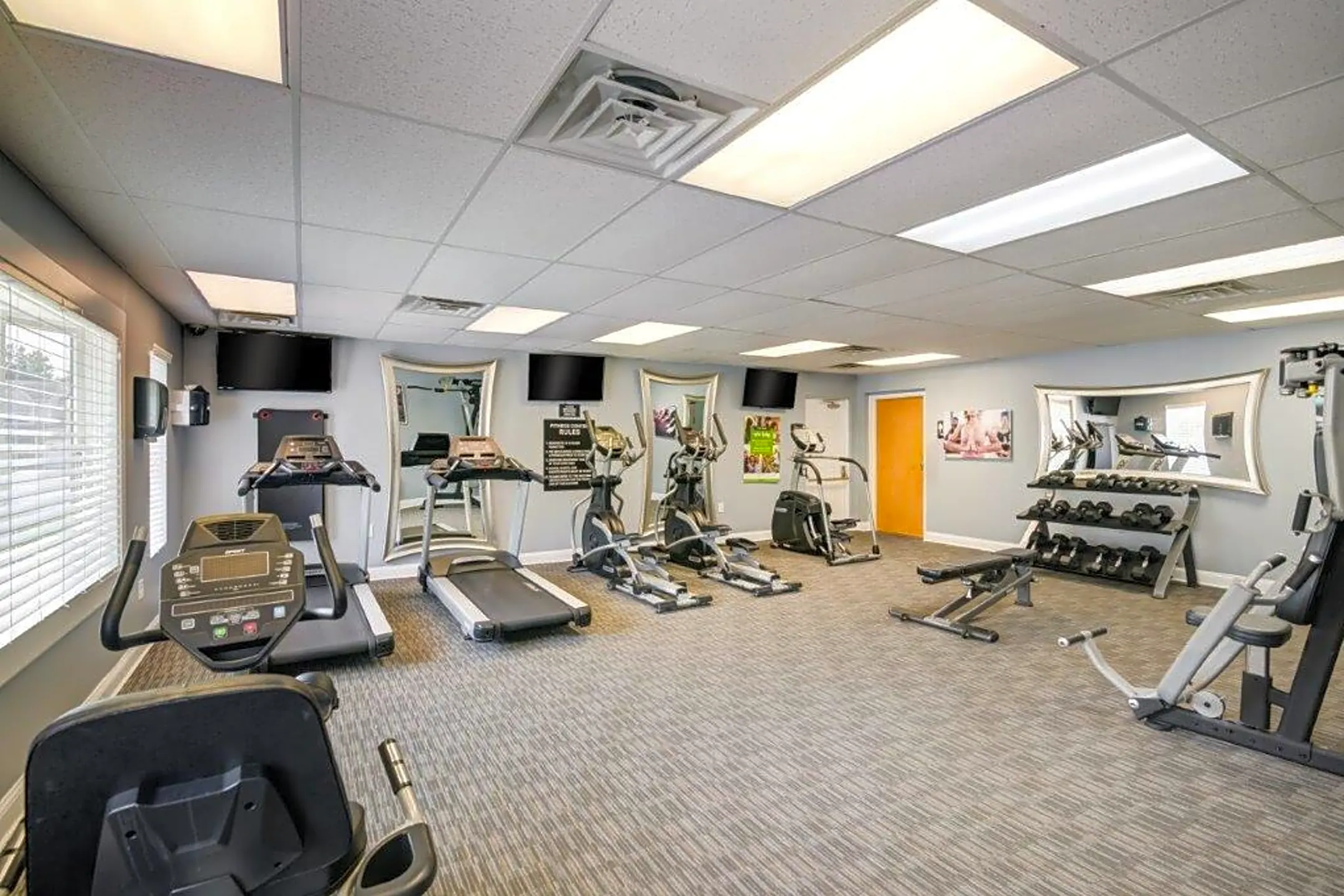 Fitness Weight Room - Fox Run Apartments & Townhomes - Bear, DE