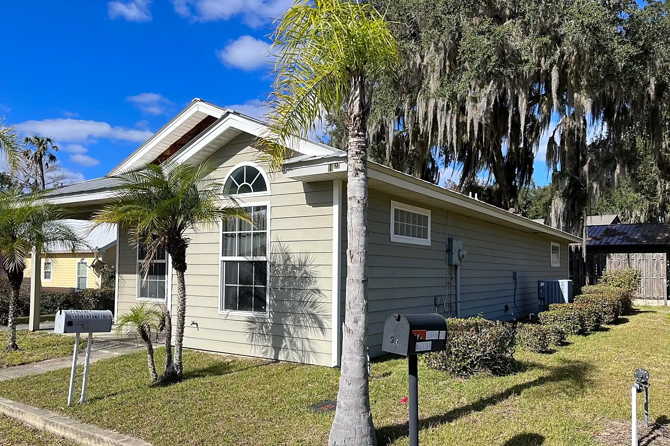 100 Ashton Cir 24 Houses Welaka, FL 32193