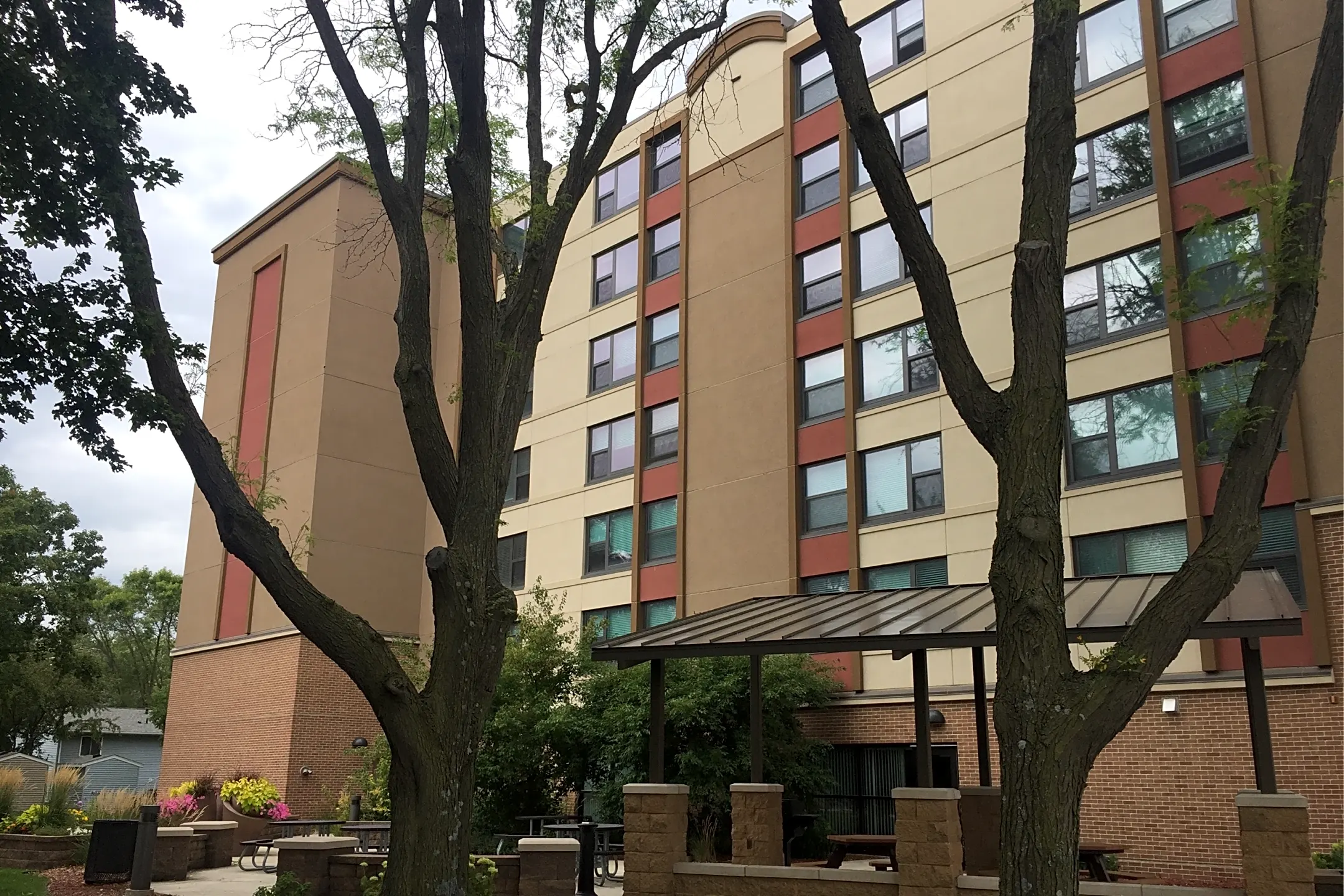 Orness Plaza - 900 Hope St | Mankato, MN Apartments for Rent | Rent.