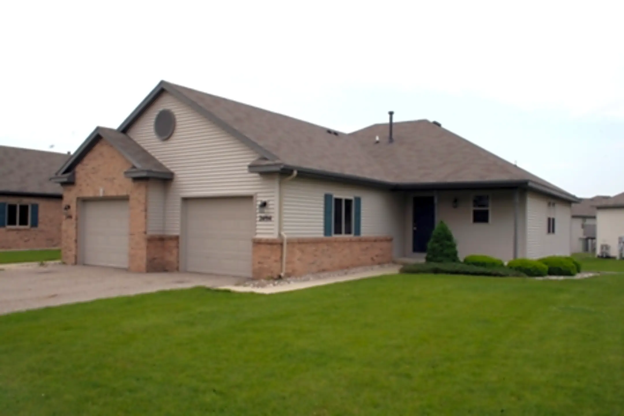 Royal Vista Apartments & Townhomes 2699 Royal Vista Dr NW Grand