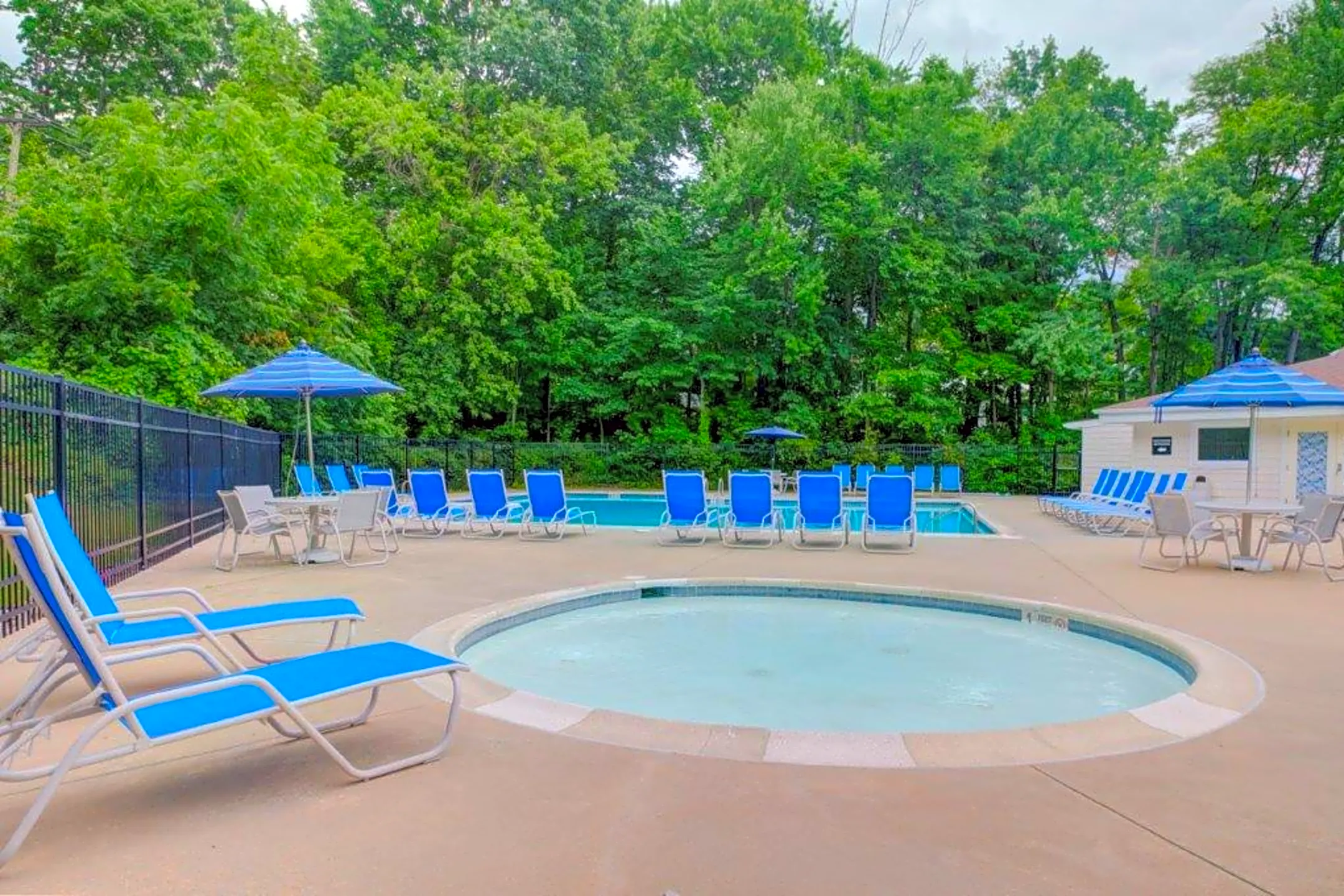 Pool - Willowbrook Apartments - Jeffersonville, PA