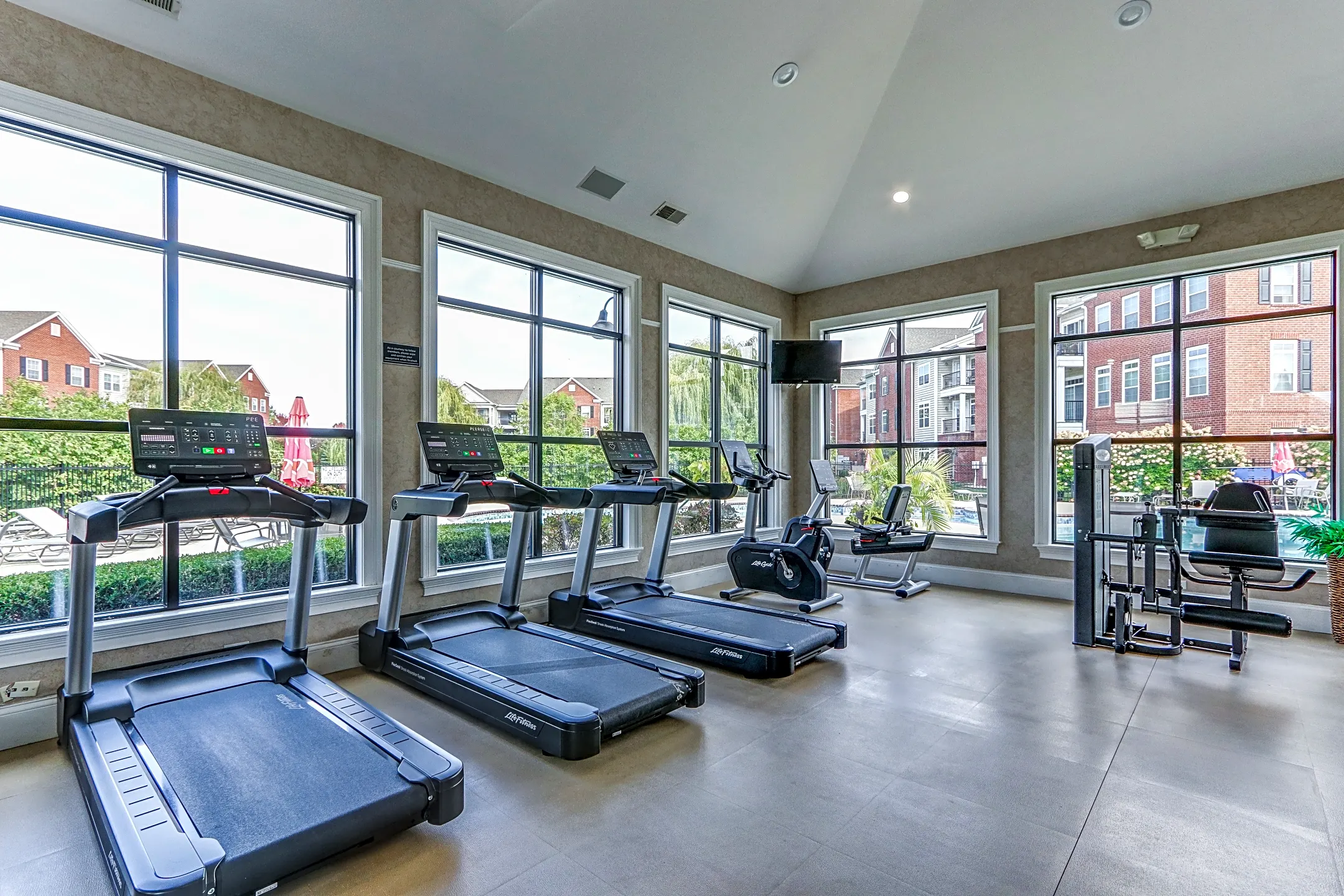 Fitness Weight Room - Arlington Park - Hilliard, OH