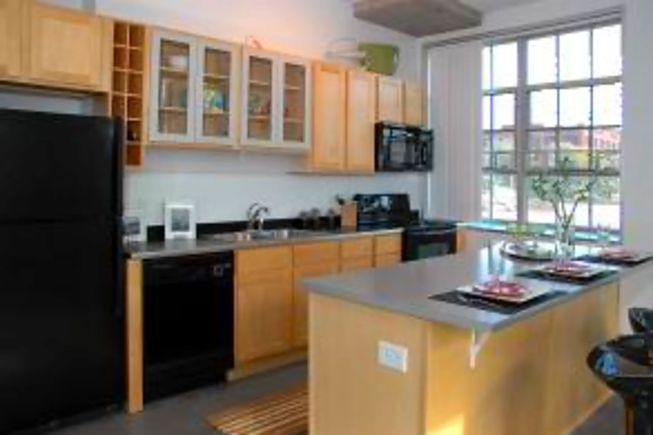 Carleton Artist Lofts 2285 University Ave W Saint Paul, MN