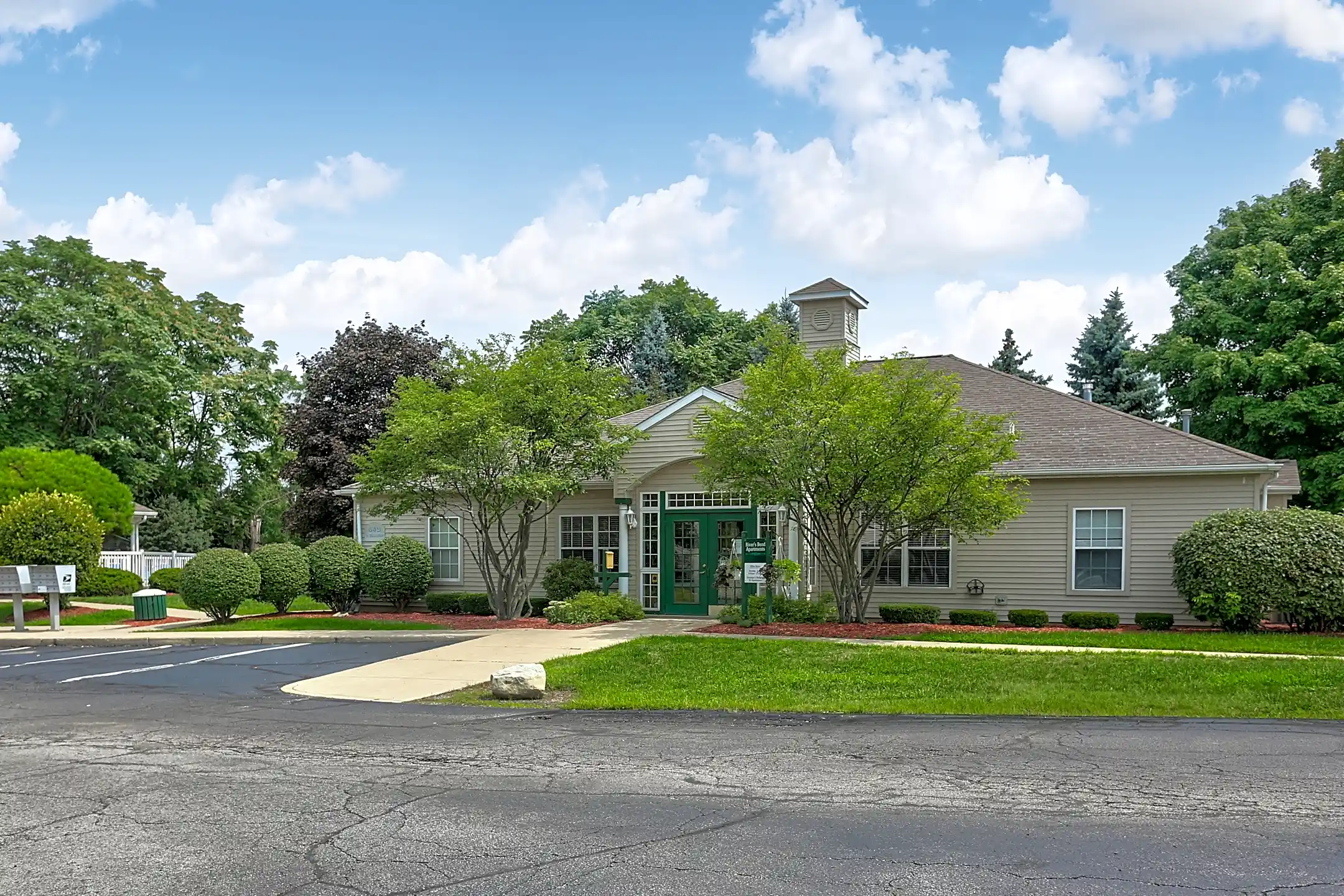 Oaks of River Bend, The 649 W Beecher St Adrian, MI Apartments for