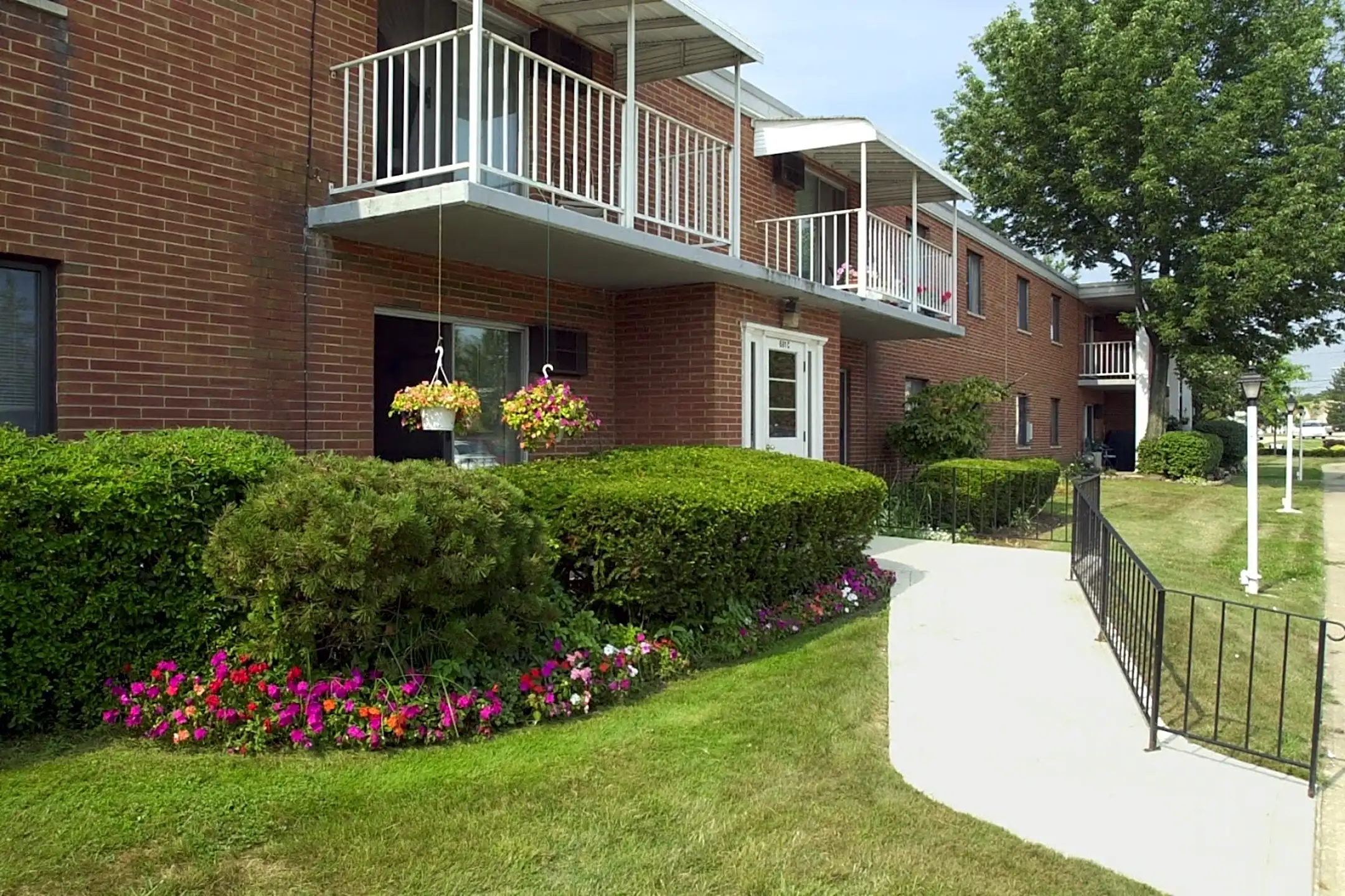 Colony Club Apartments And Townhomes Bedford, OH 44146