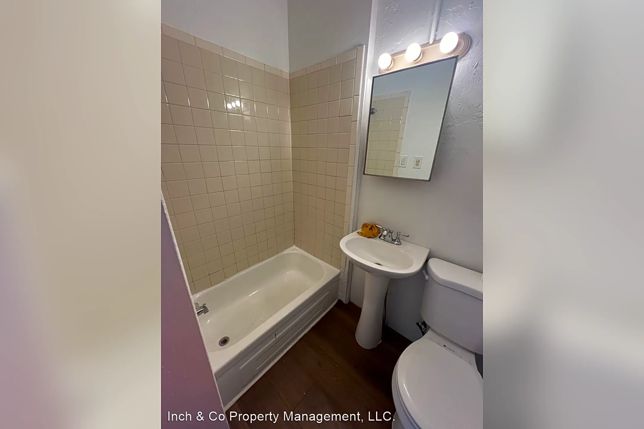 Bathroom - 39 Columbia Ave - York, PA