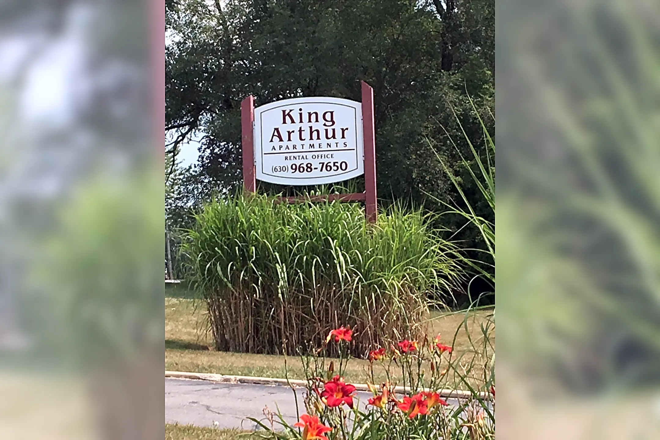 Pool - King Arthur Apartments - Westmont, IL