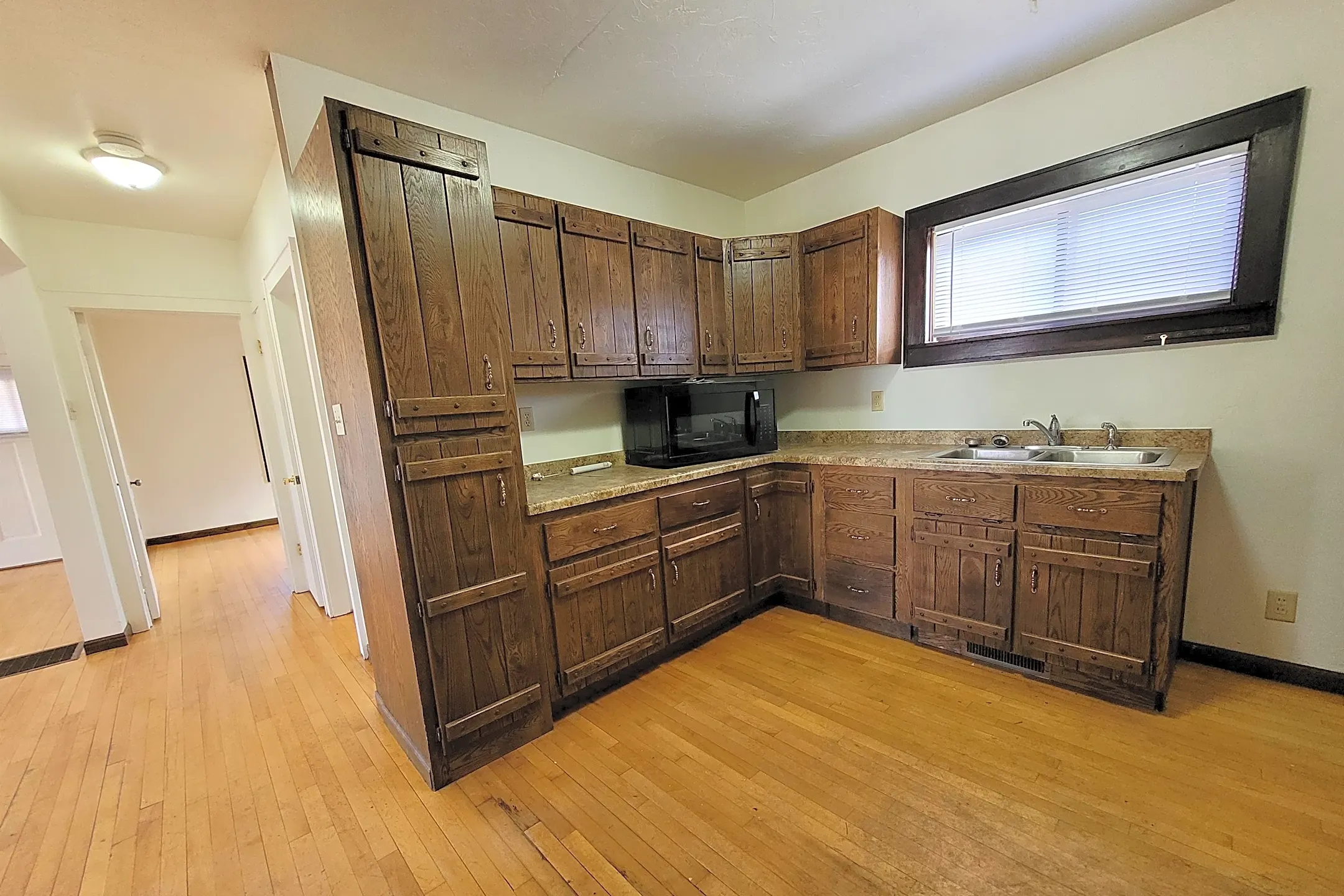 913 9th St Houses Green Bay, WI 54304