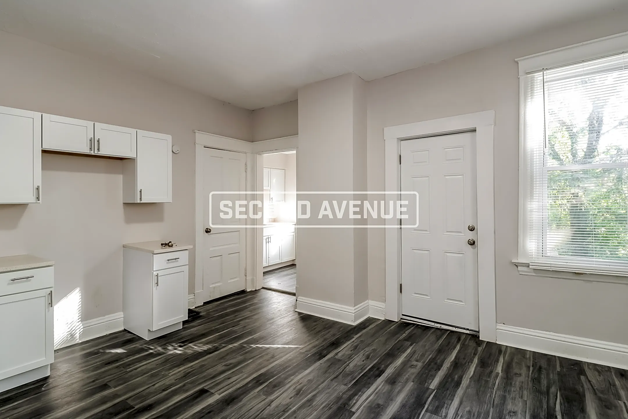 Living Room - 3350 Cavanaugh Ave - Cincinnati, OH