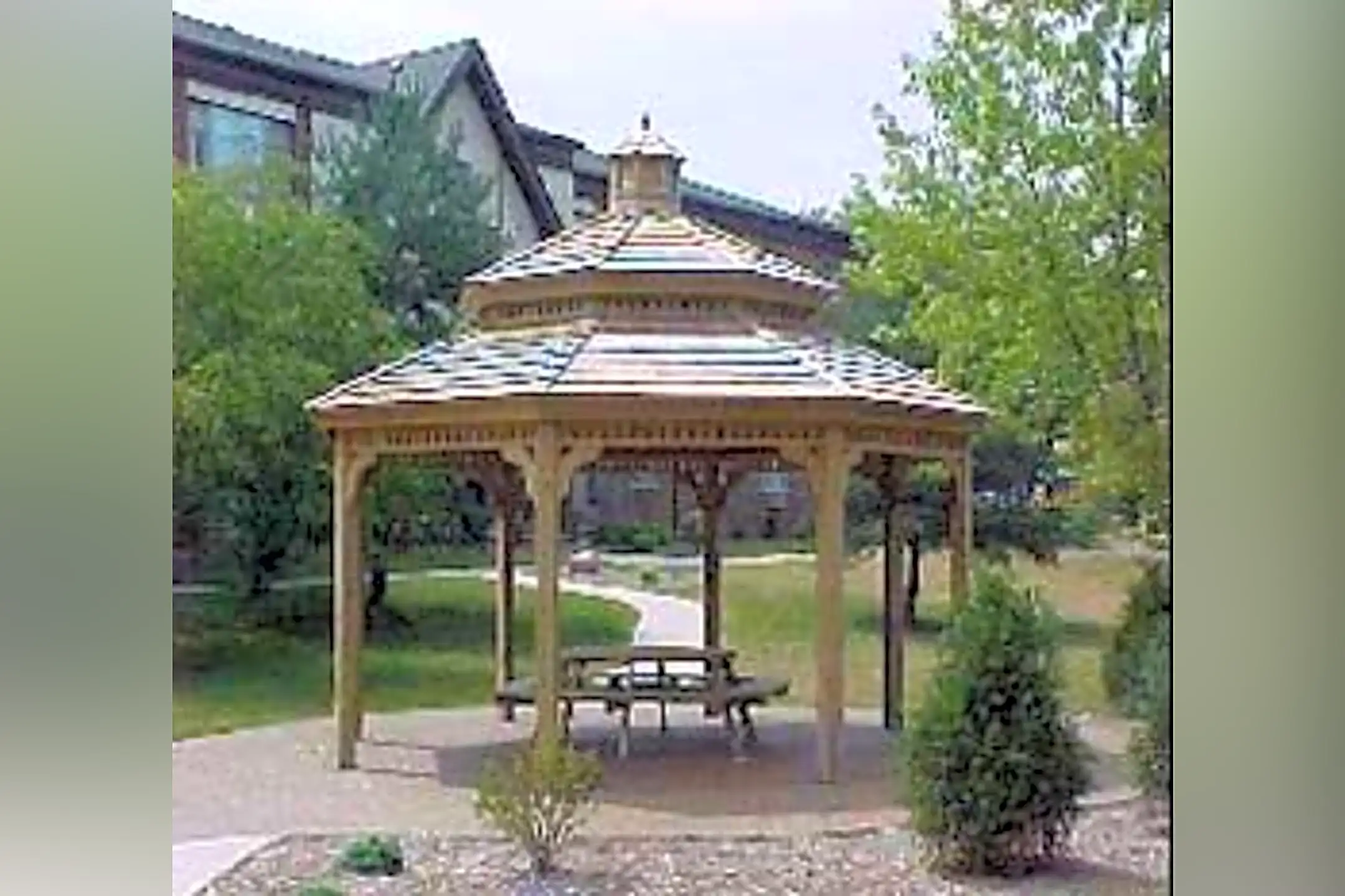 Building - Autumnwood Apartments - Woodstock, IL