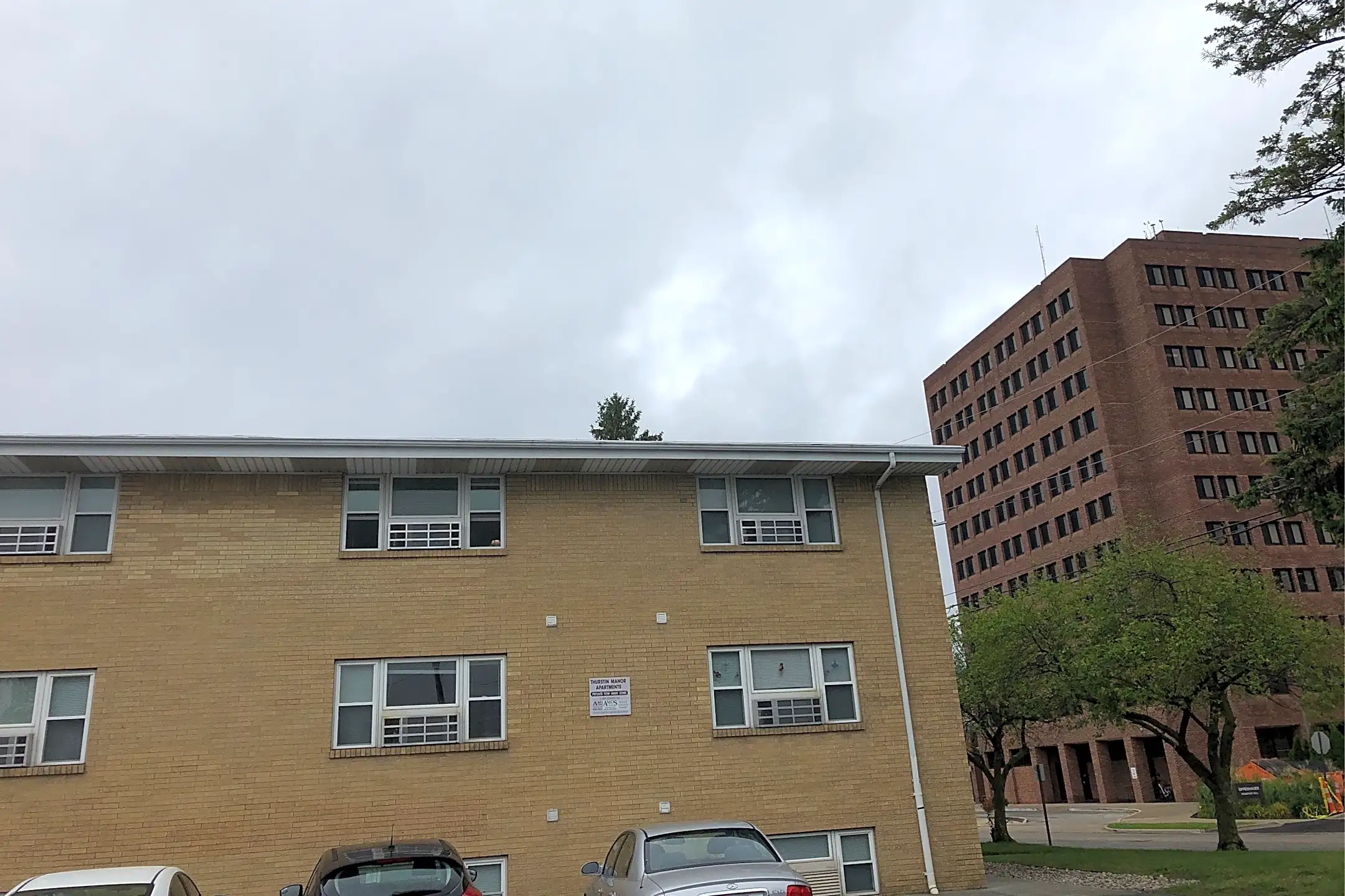 Pool - Thurstin Manor Apartment - Bowling Green, OH
