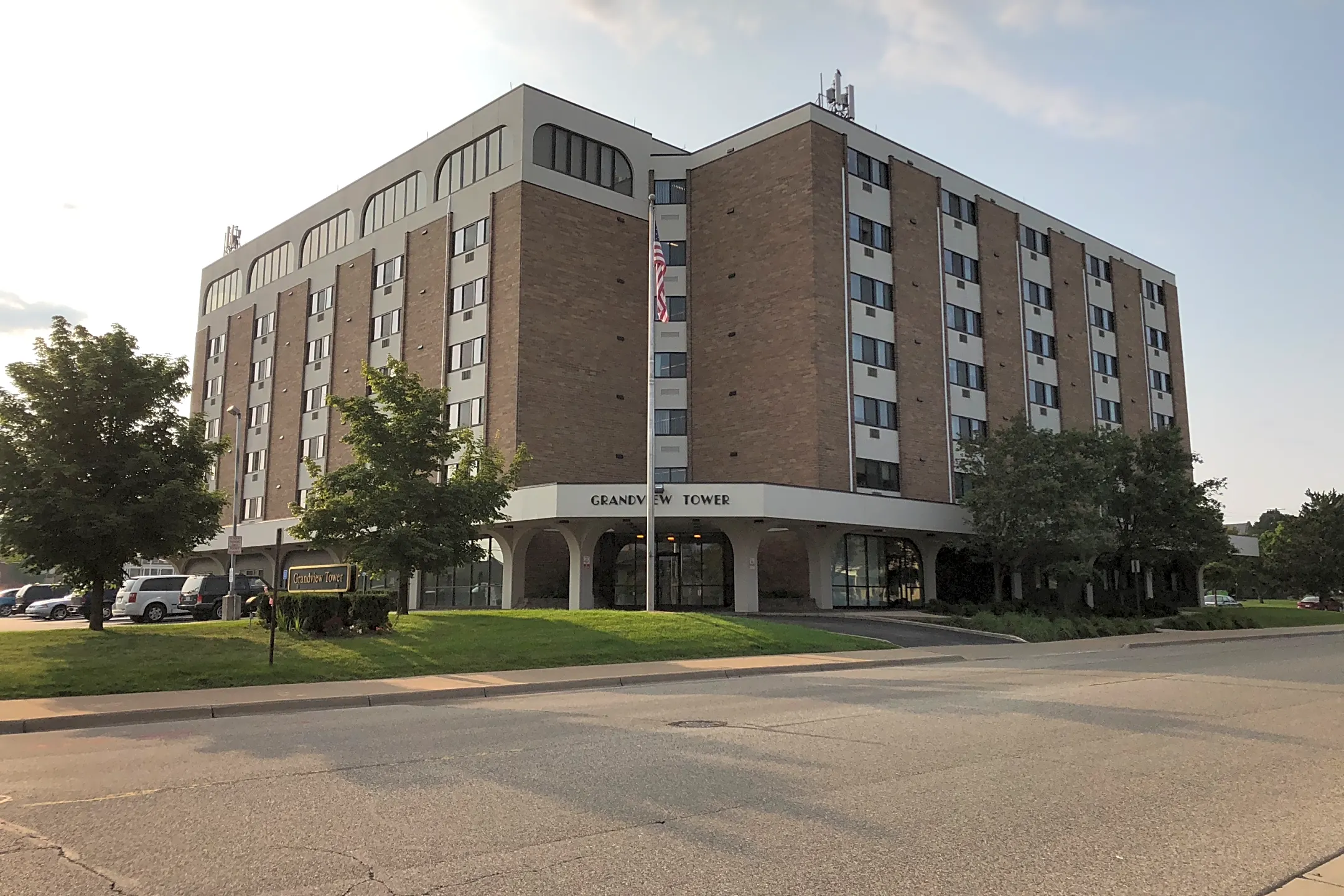 Grandview Tower Apartments - Port Huron, MI 48060