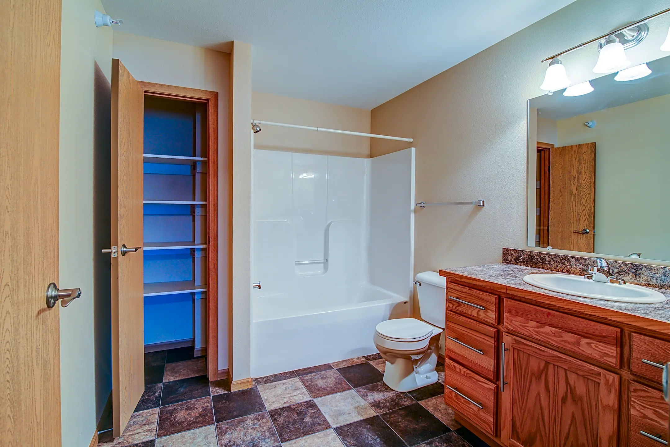 Corner View Apartments 4102 Shoal Loop SE Mandan, ND Apartments for