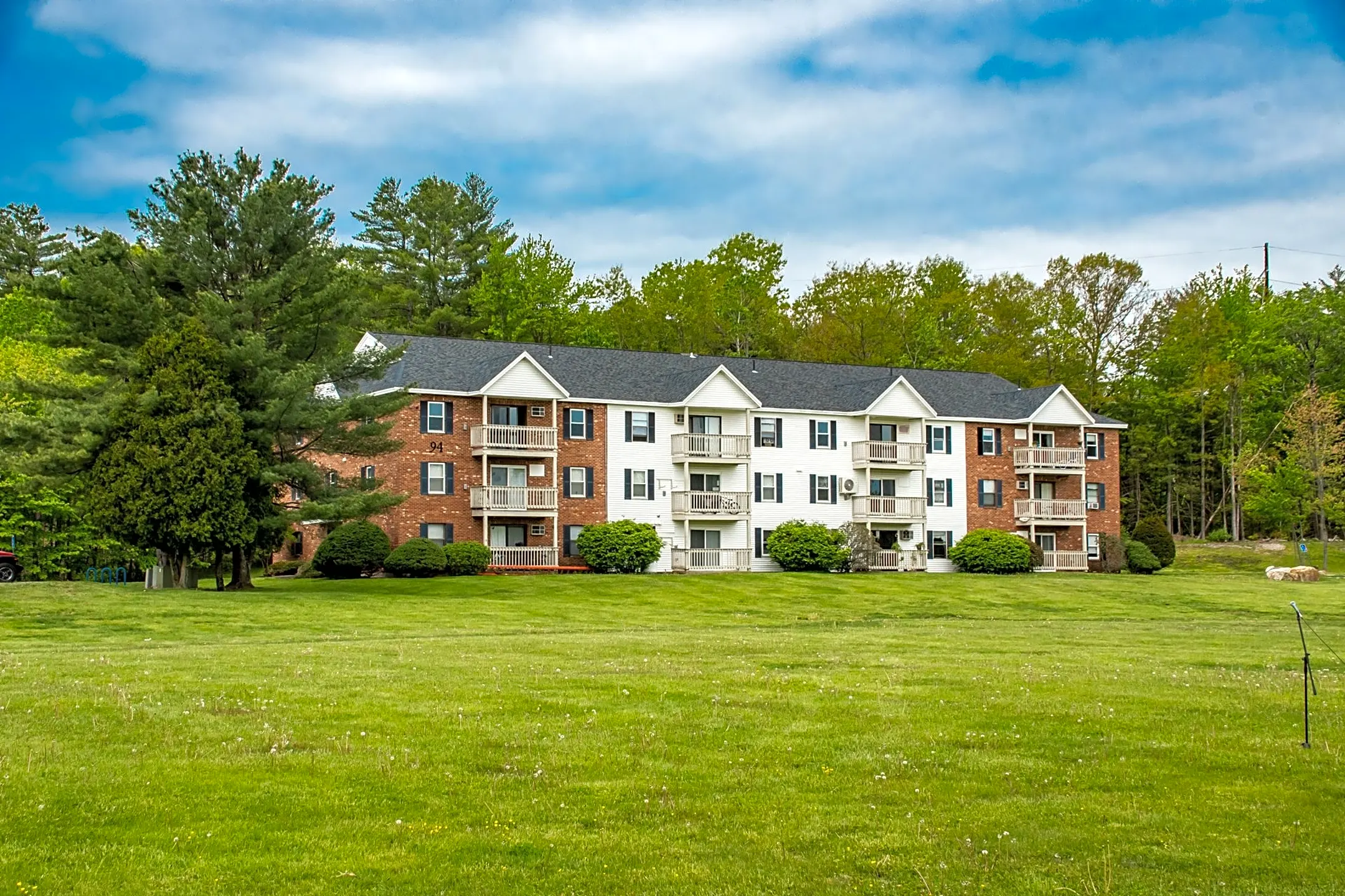 Country Brook Estates Apartments - Rochester, NH 03839