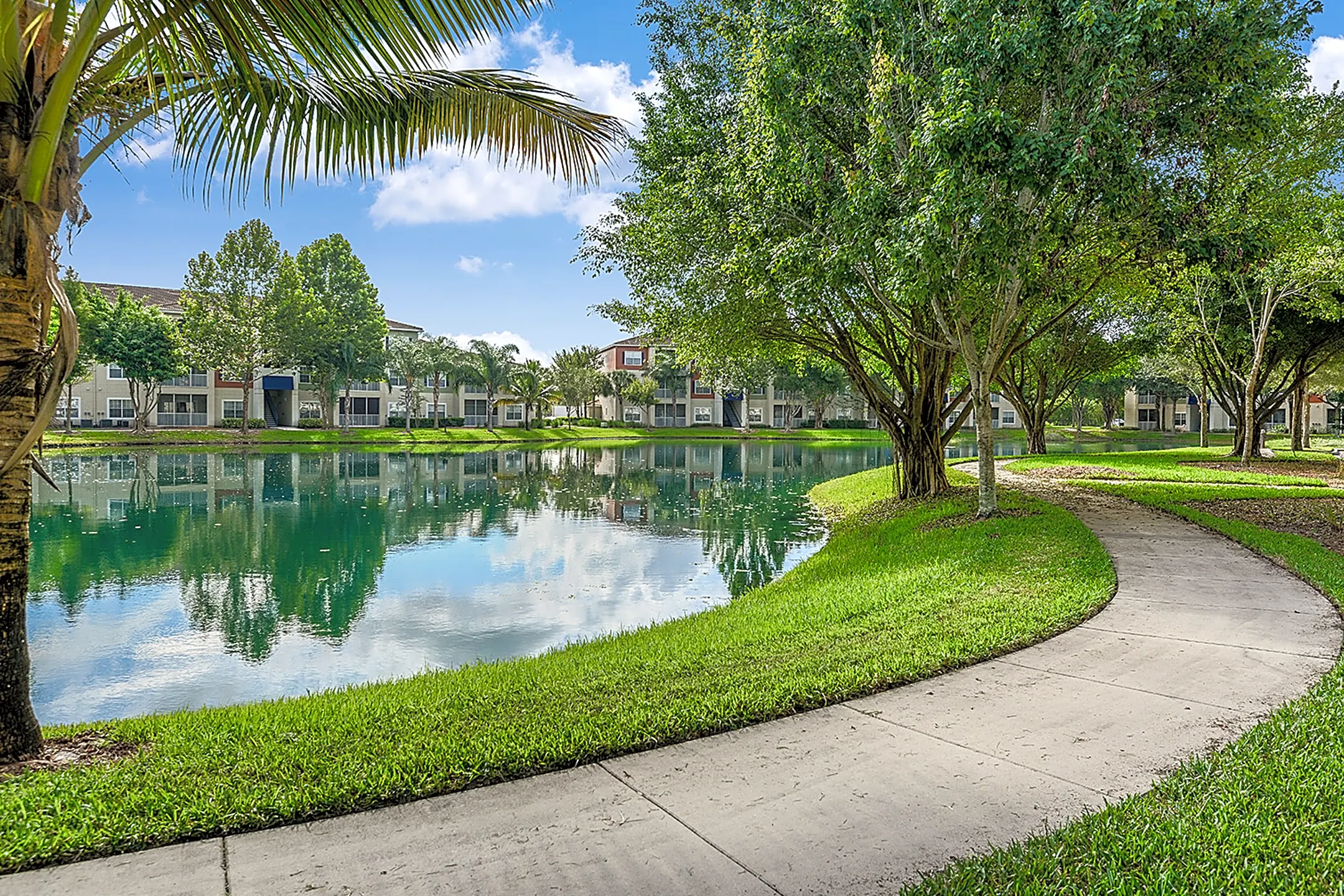 yacht club at heritage harbour apartments services