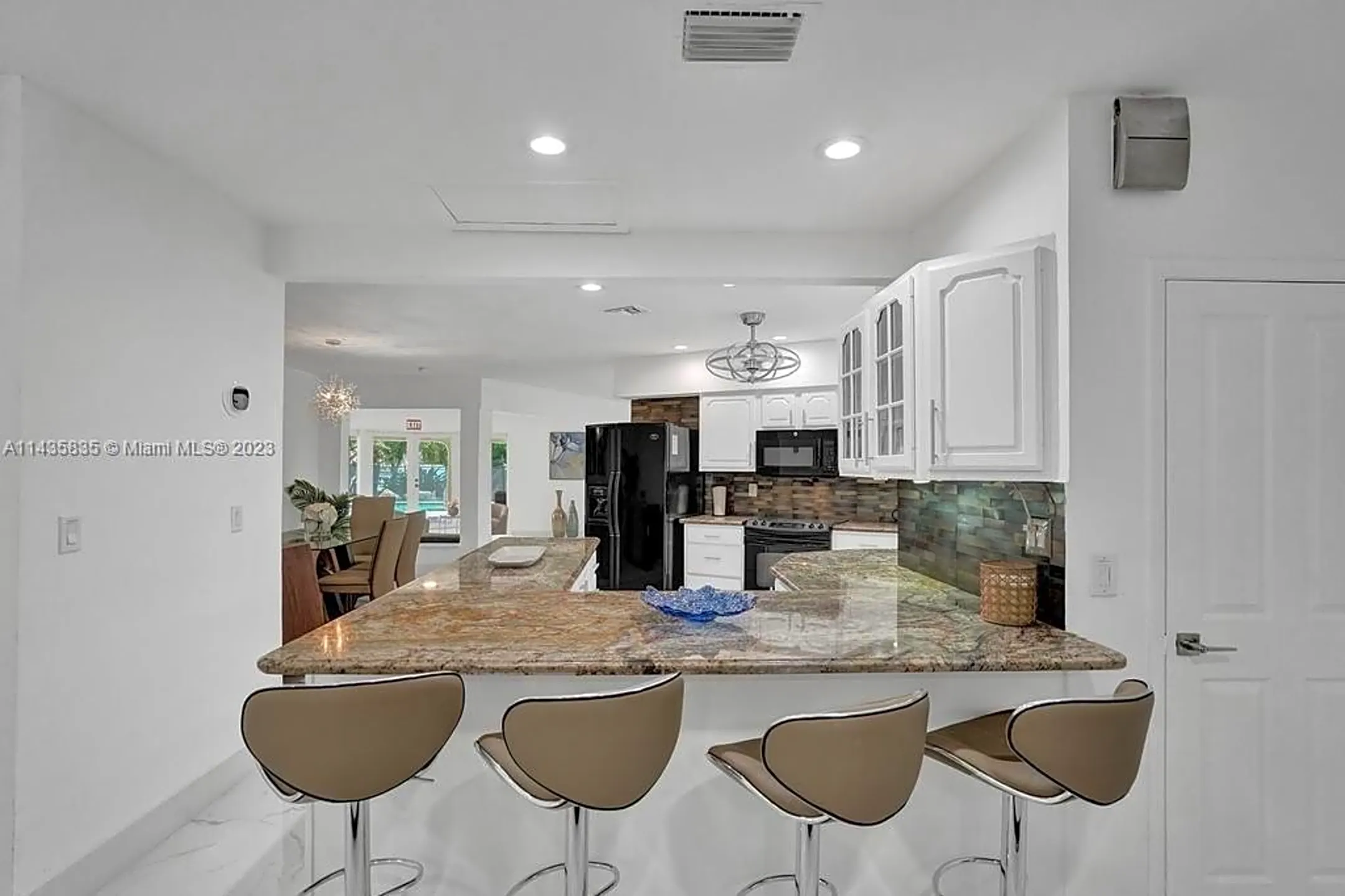 Kitchen - 1809 Coral Gardens Dr - Fort Lauderdale, FL
