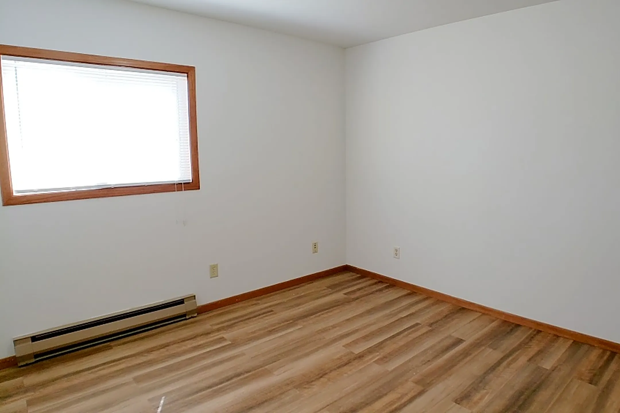 Wickham Apartments 18 North Wickham Court Madison, WI Apartments