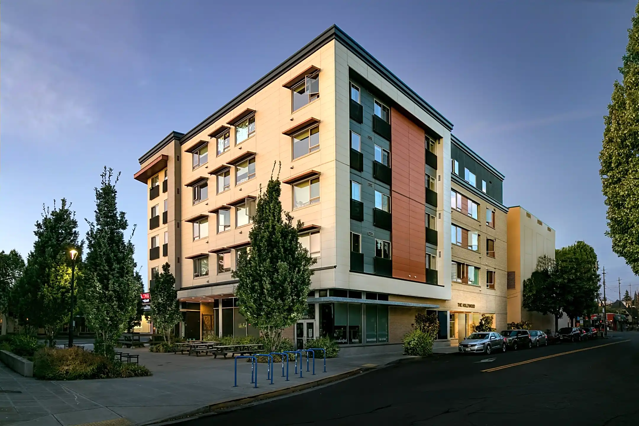 Building - The Hollywood - Portland, OR