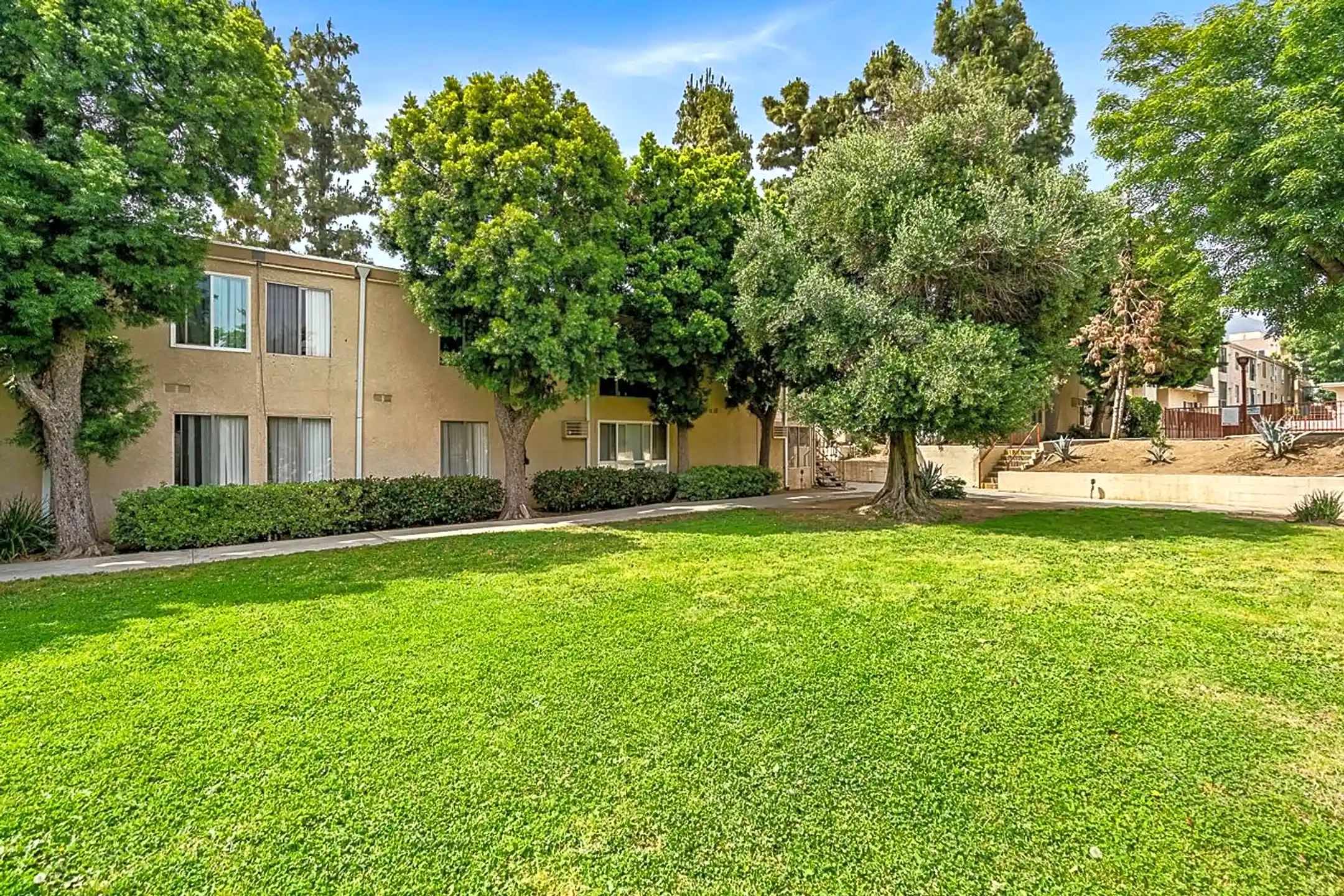 mountain-view-manor-12960-dronfield-ave-sylmar-ca-apartments-for