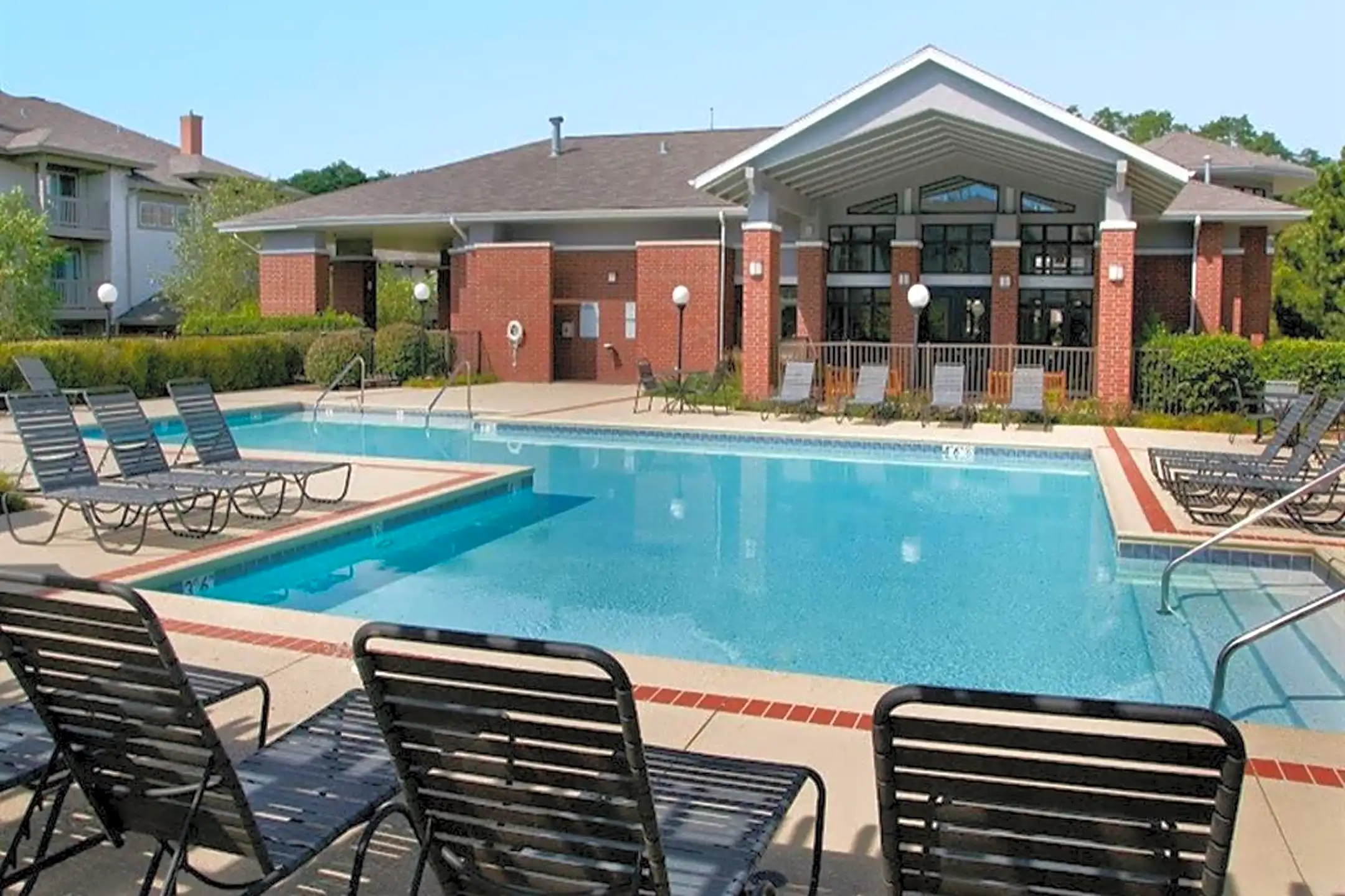 Woodlake Apartments 101 Woodlake Blvd Gurnee, IL Apartments for