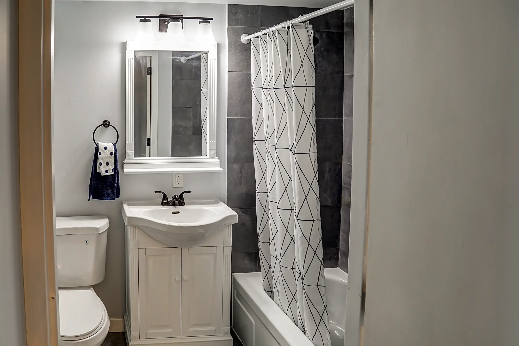 The Bradford 1500 Groesbeck Rd Cincinnati, OH Apartments for Rent