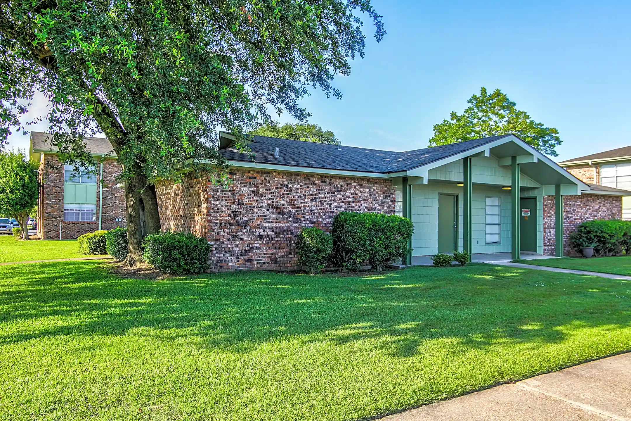 Bandywood Apartment Homes 5111 Orchard Ave Pascagoula, MS