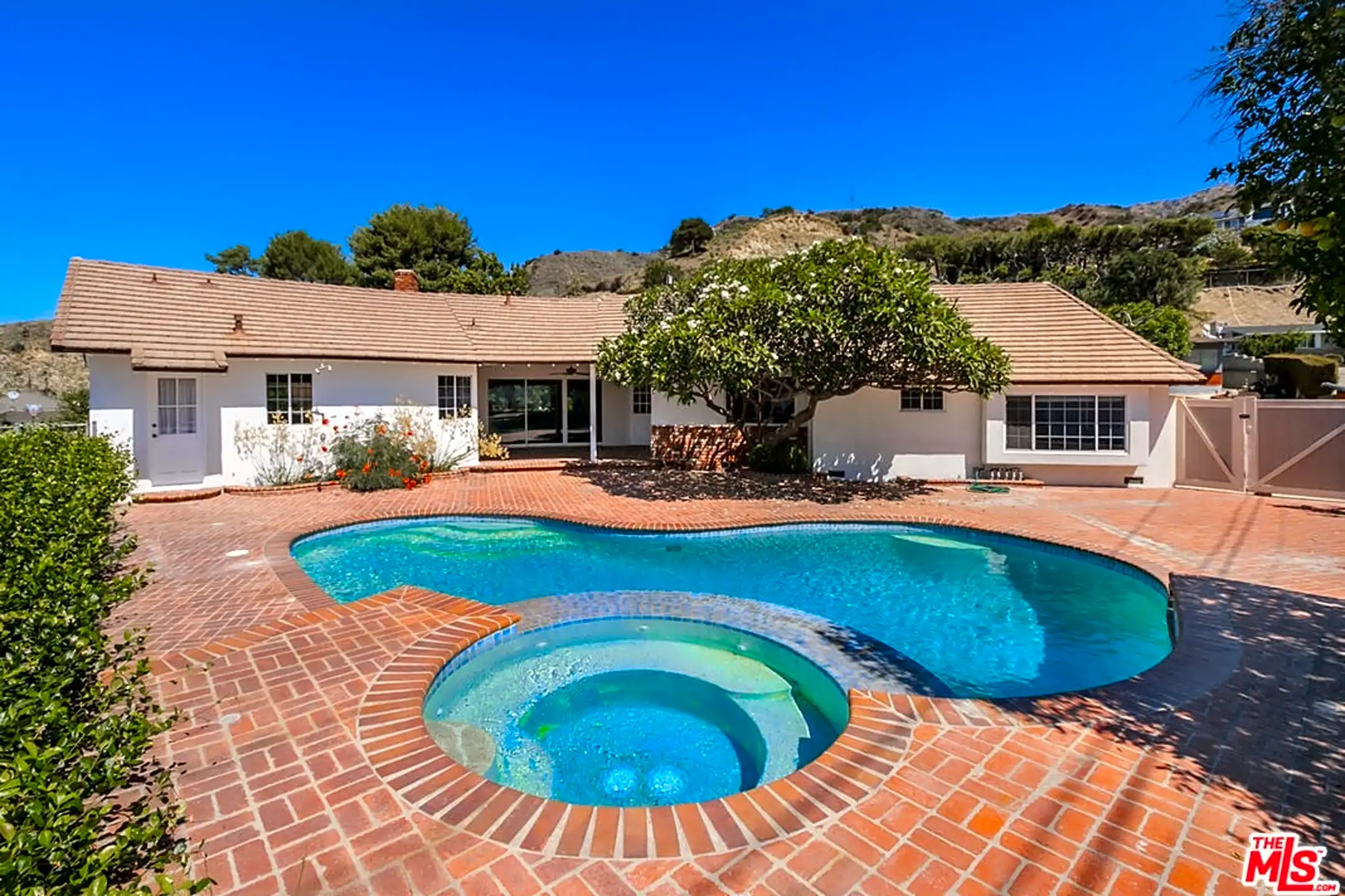 Pool - 1030 Cornell Dr - Burbank, CA
